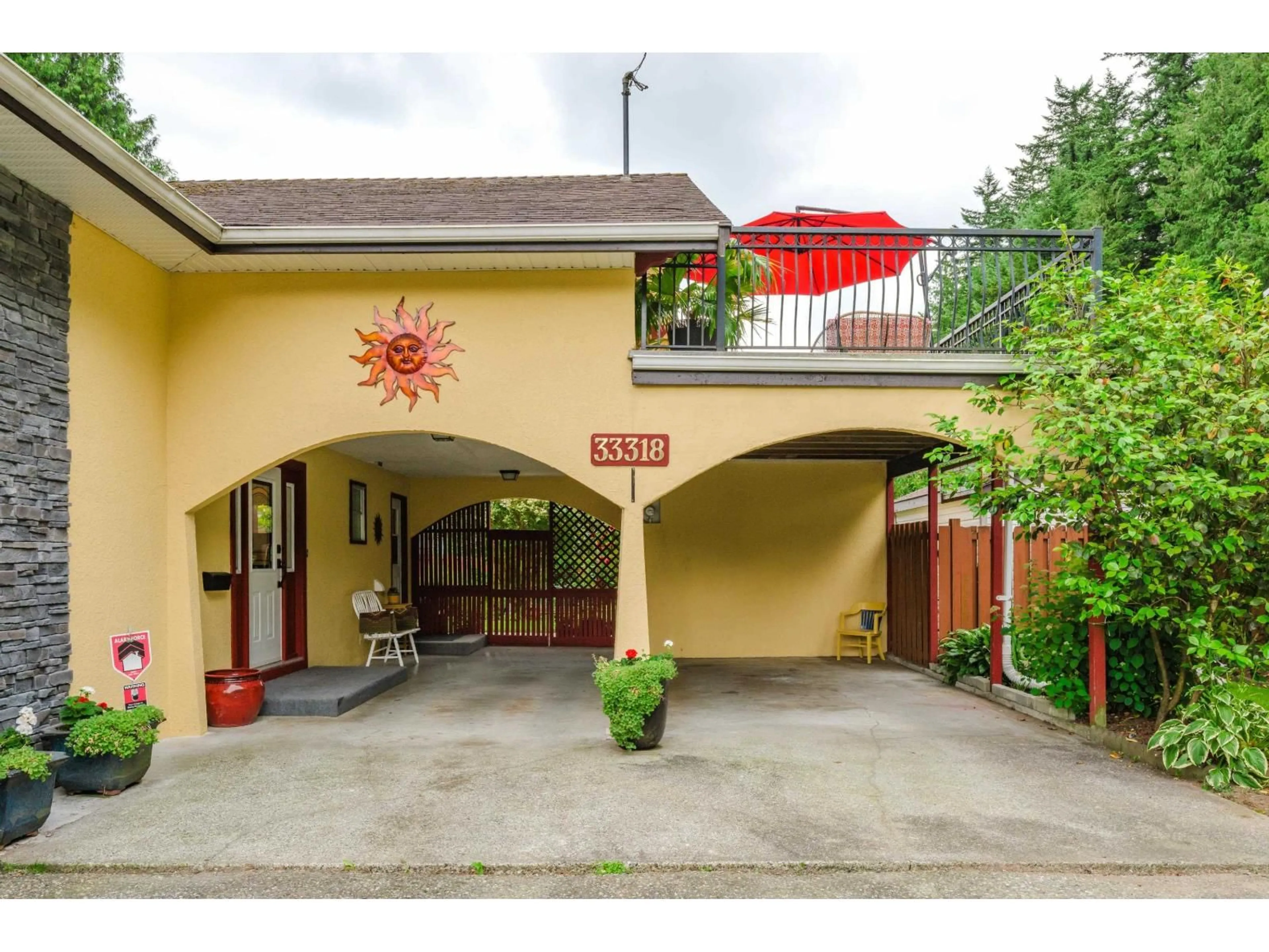 Patio, street for 33318 HOLLAND AVENUE, Abbotsford British Columbia V2S1E9