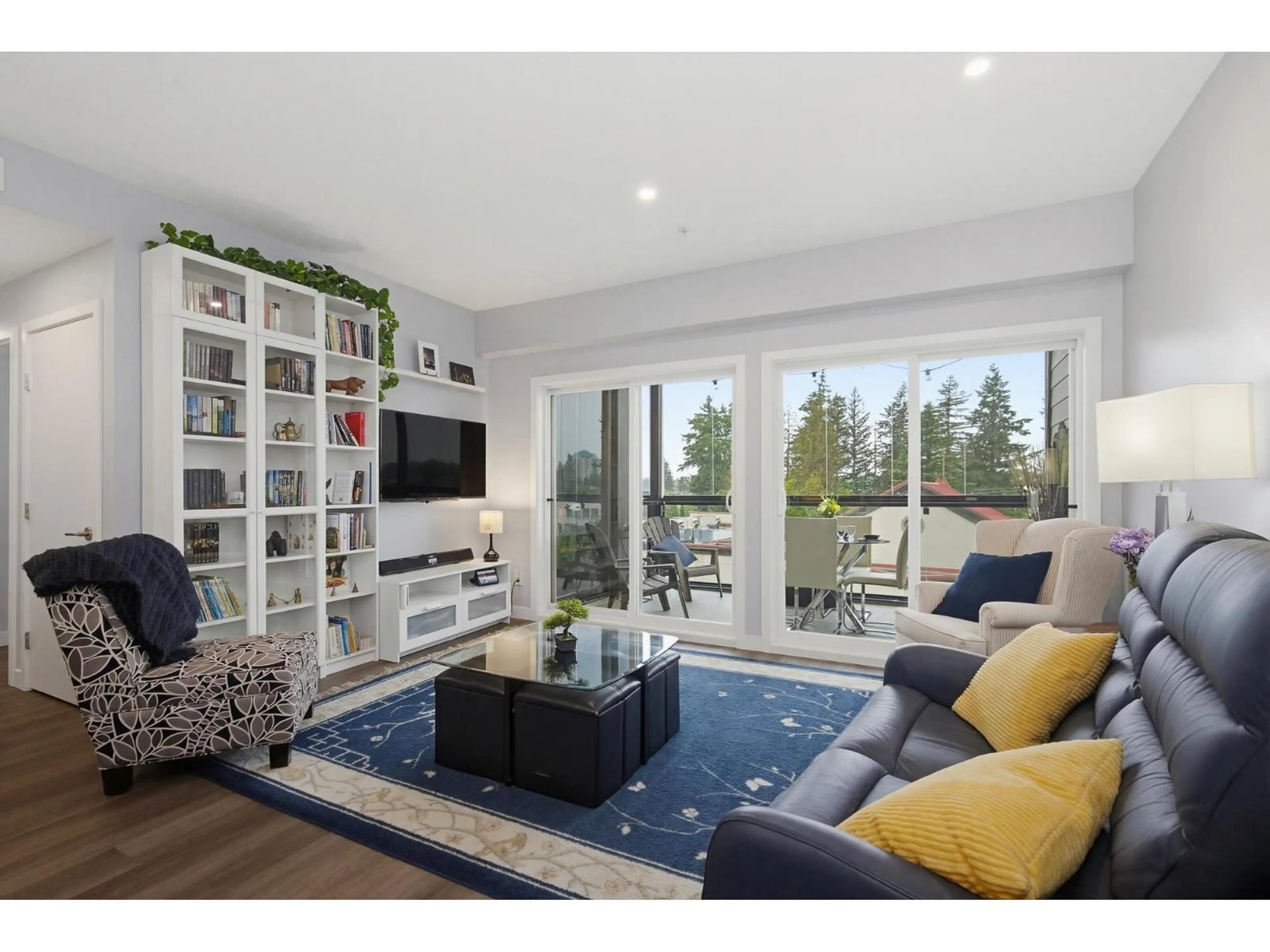 Living room with furniture, unknown for 505 - 2649 JAMES STREET, Abbotsford British Columbia V2T0K2