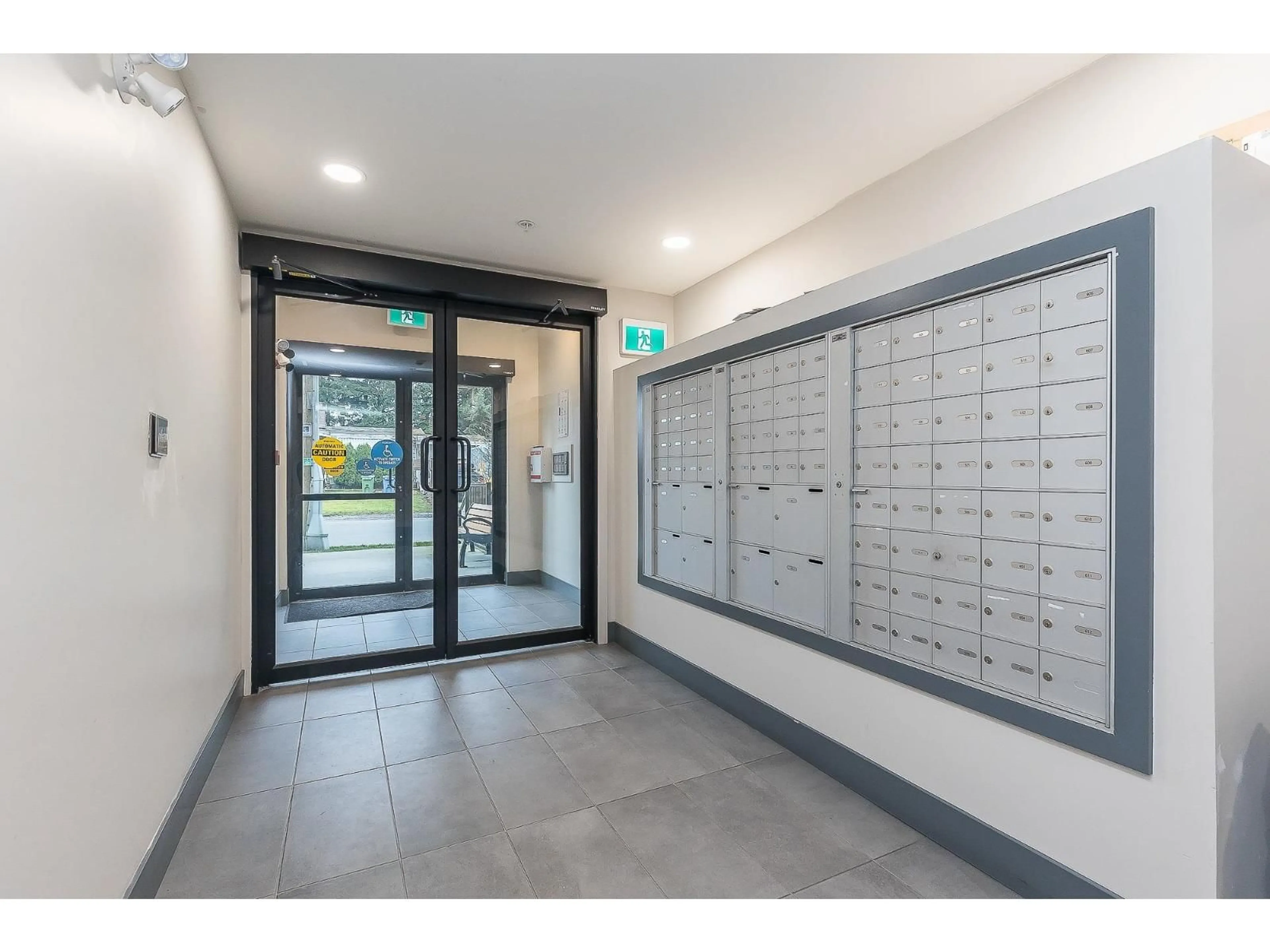 Indoor foyer for 505 - 2649 JAMES STREET, Abbotsford British Columbia V2T0K2