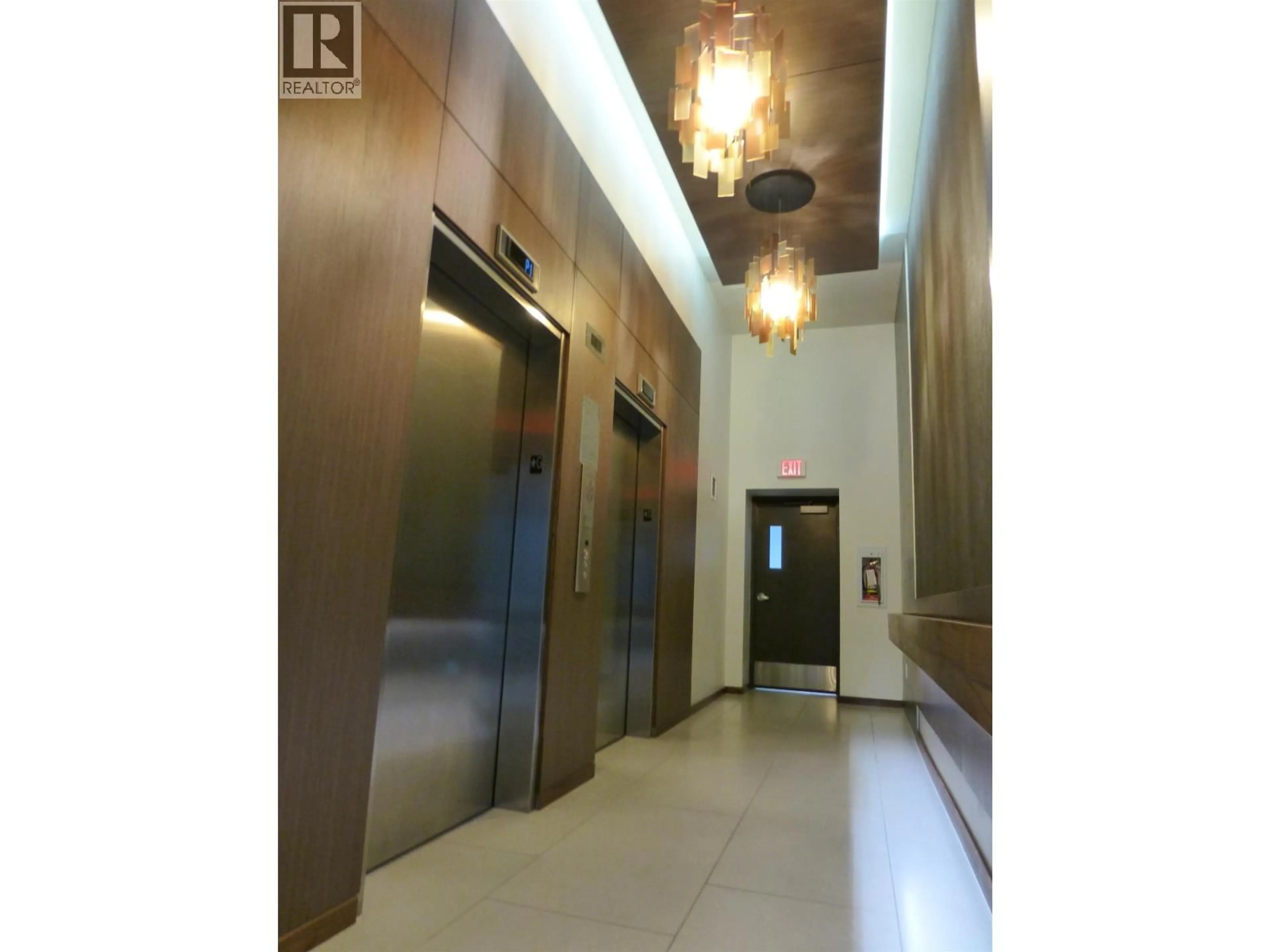 Indoor foyer for 1106 - 111 13TH STREET, North Vancouver British Columbia V7L0C7
