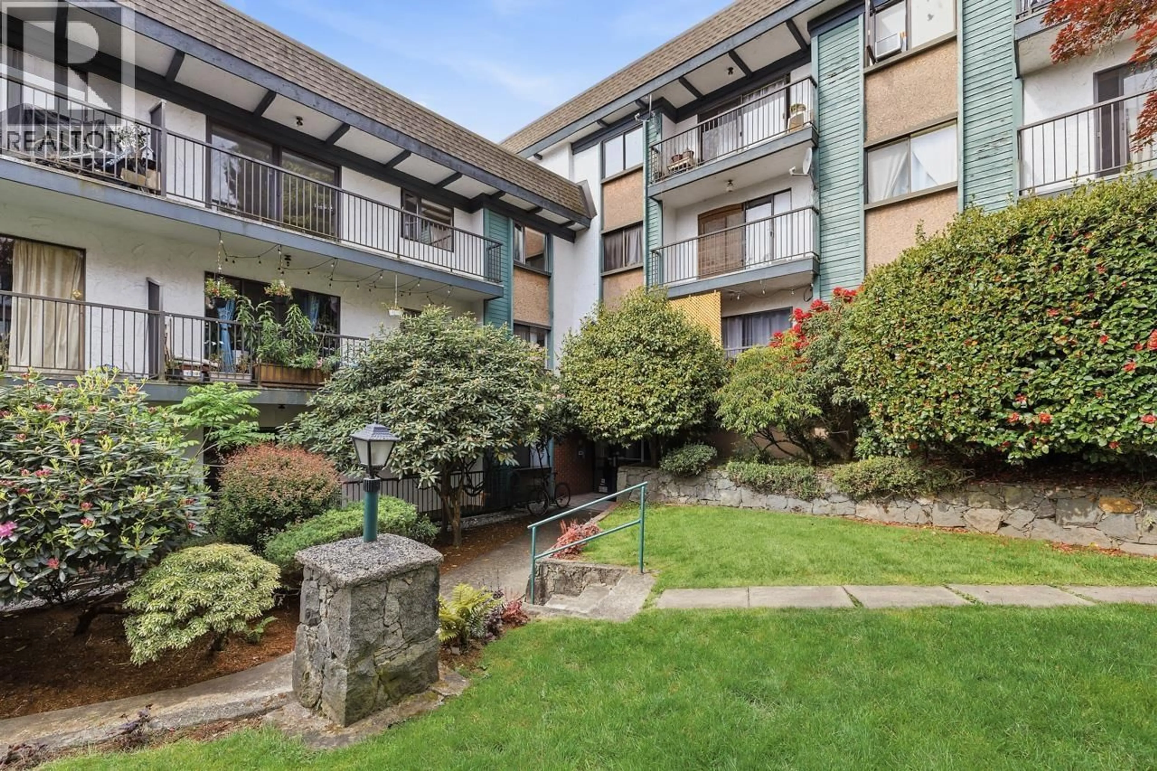 Patio, unknown for 313 - 5450 EMPIRE DRIVE, Burnaby British Columbia V5B1N4