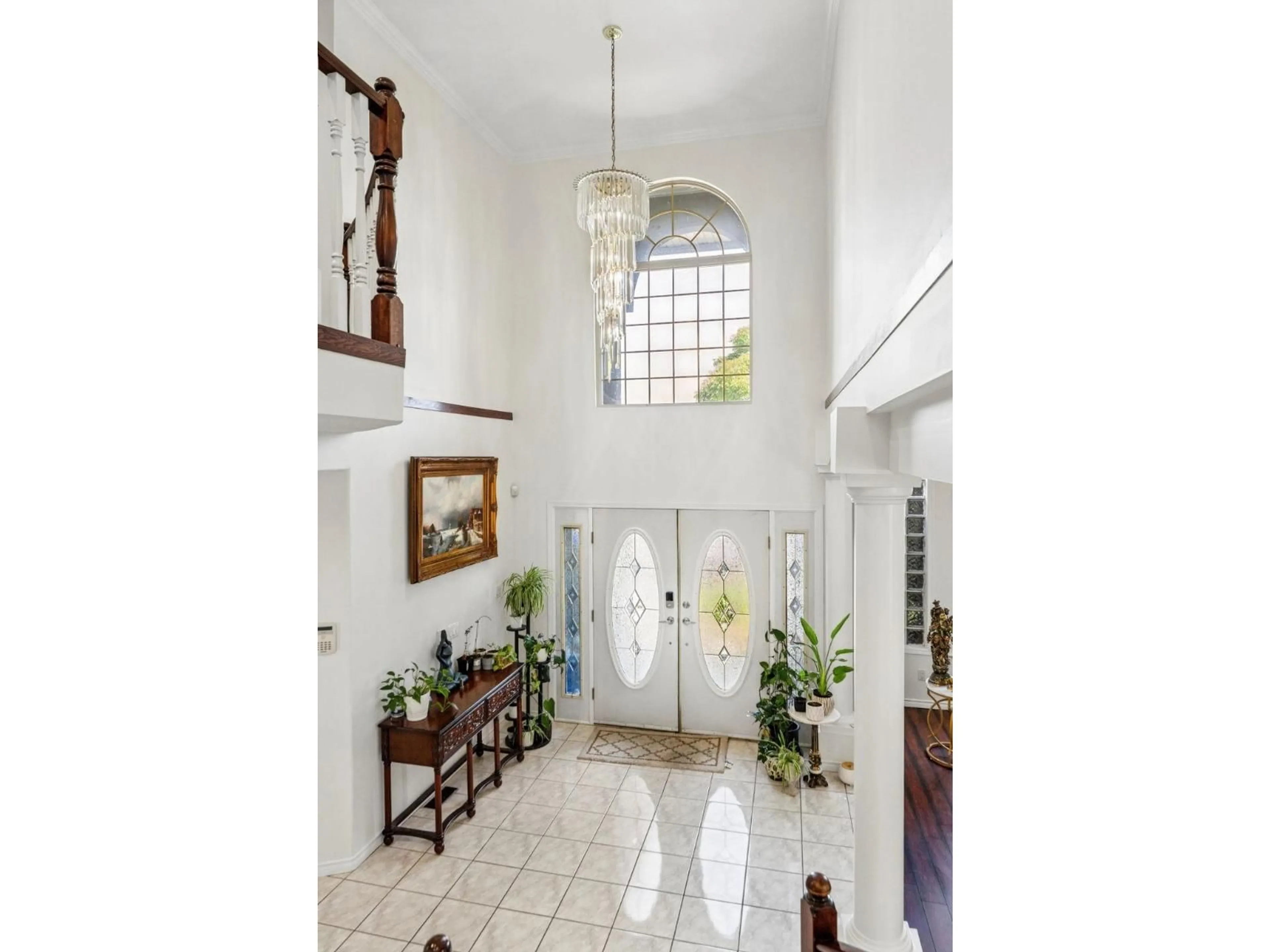 Indoor foyer for 5933 137A STREET, Surrey British Columbia V3X3K9