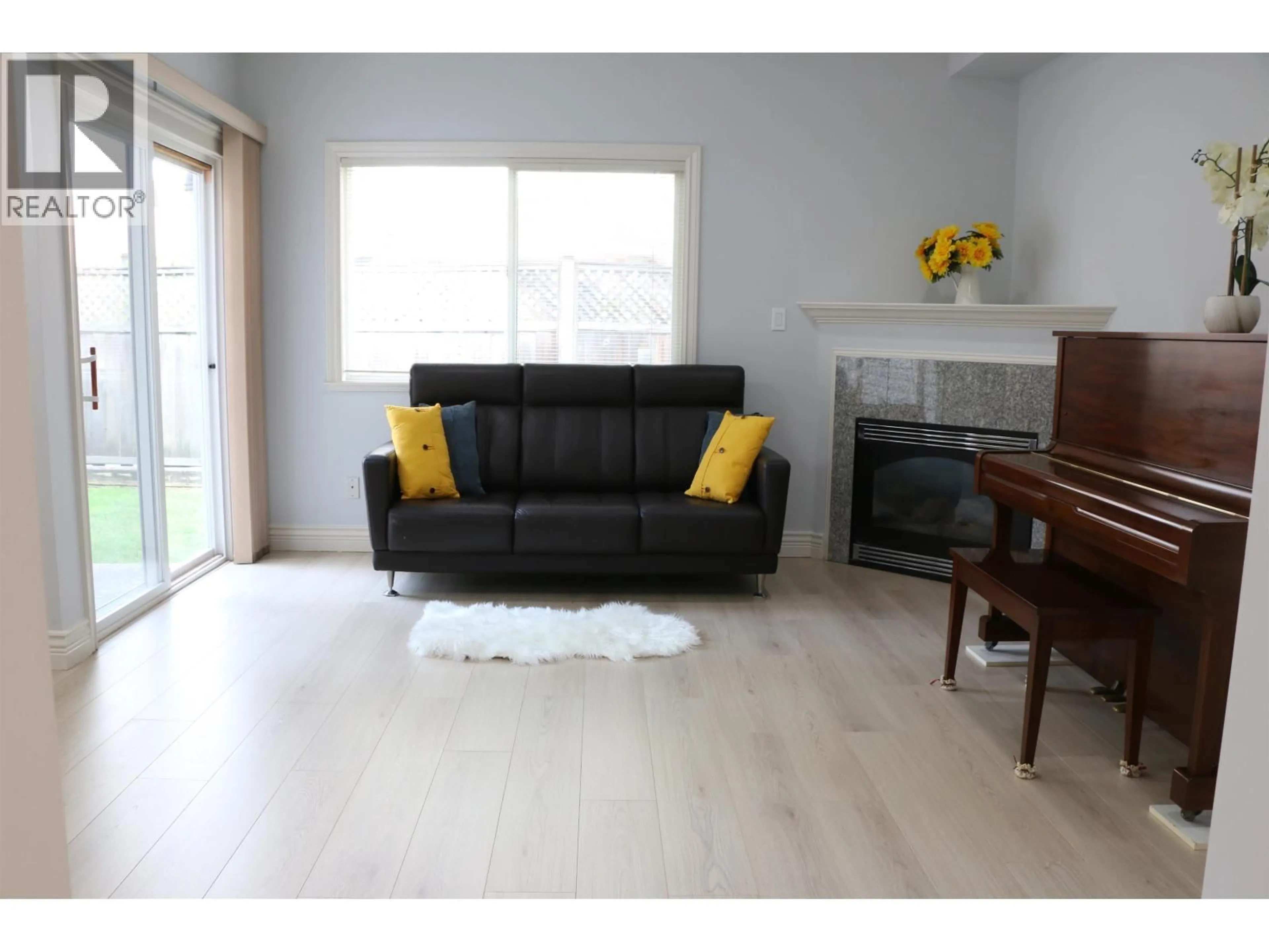 Living room with furniture, wood/laminate floor for 3 - 7433 ST. ALBANS ROAD, Richmond British Columbia V6Y2K5