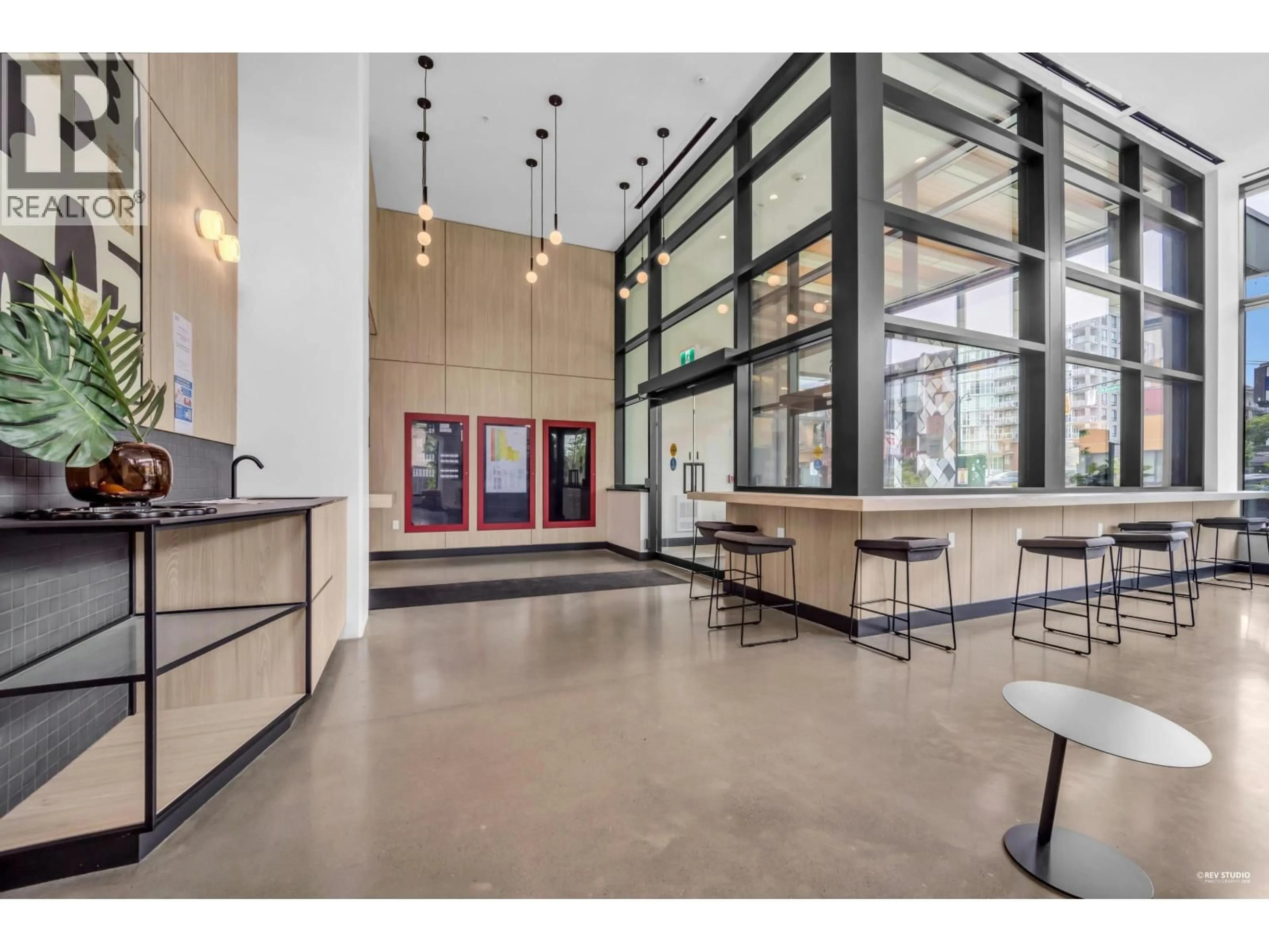 Indoor foyer for 903 - 3996 DUMFRIES STREET, Vancouver British Columbia V5N0J1