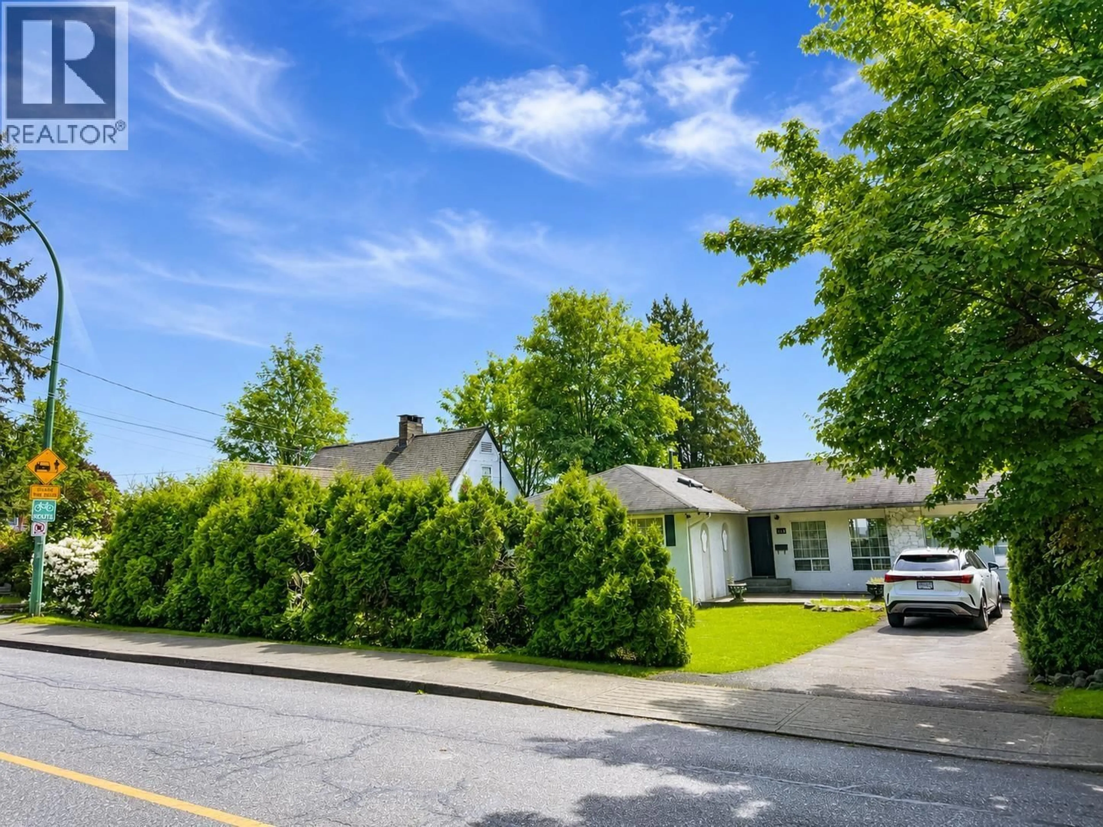 A pic from outside/outdoor area/front of a property/back of a property/a pic from drone, street for 810 ROCHESTER AVENUE, Coquitlam British Columbia V3K2W2