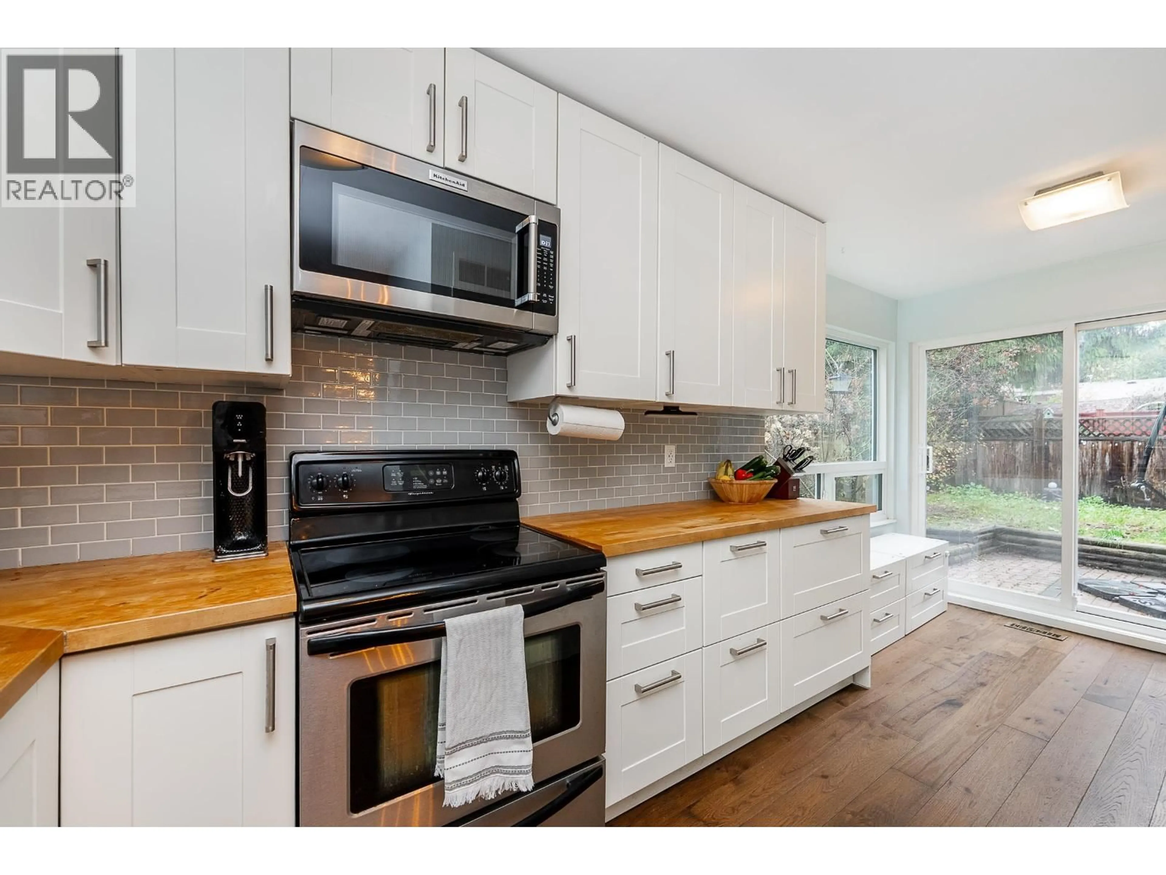 Open concept kitchen, wood/laminate floor for 3005 FIRBROOK PLACE, Coquitlam British Columbia V3C4B2