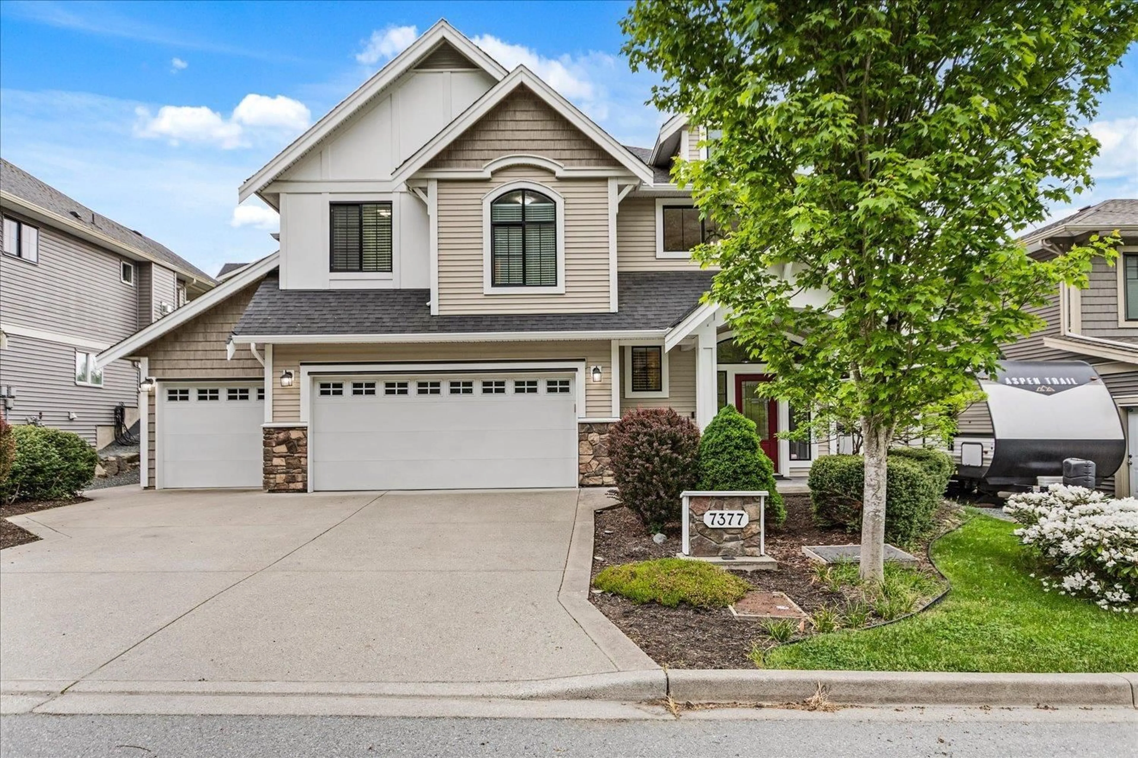 Home with vinyl exterior material, street for 7377 RAMSAY PLACE, Chilliwack British Columbia V4Z0C4