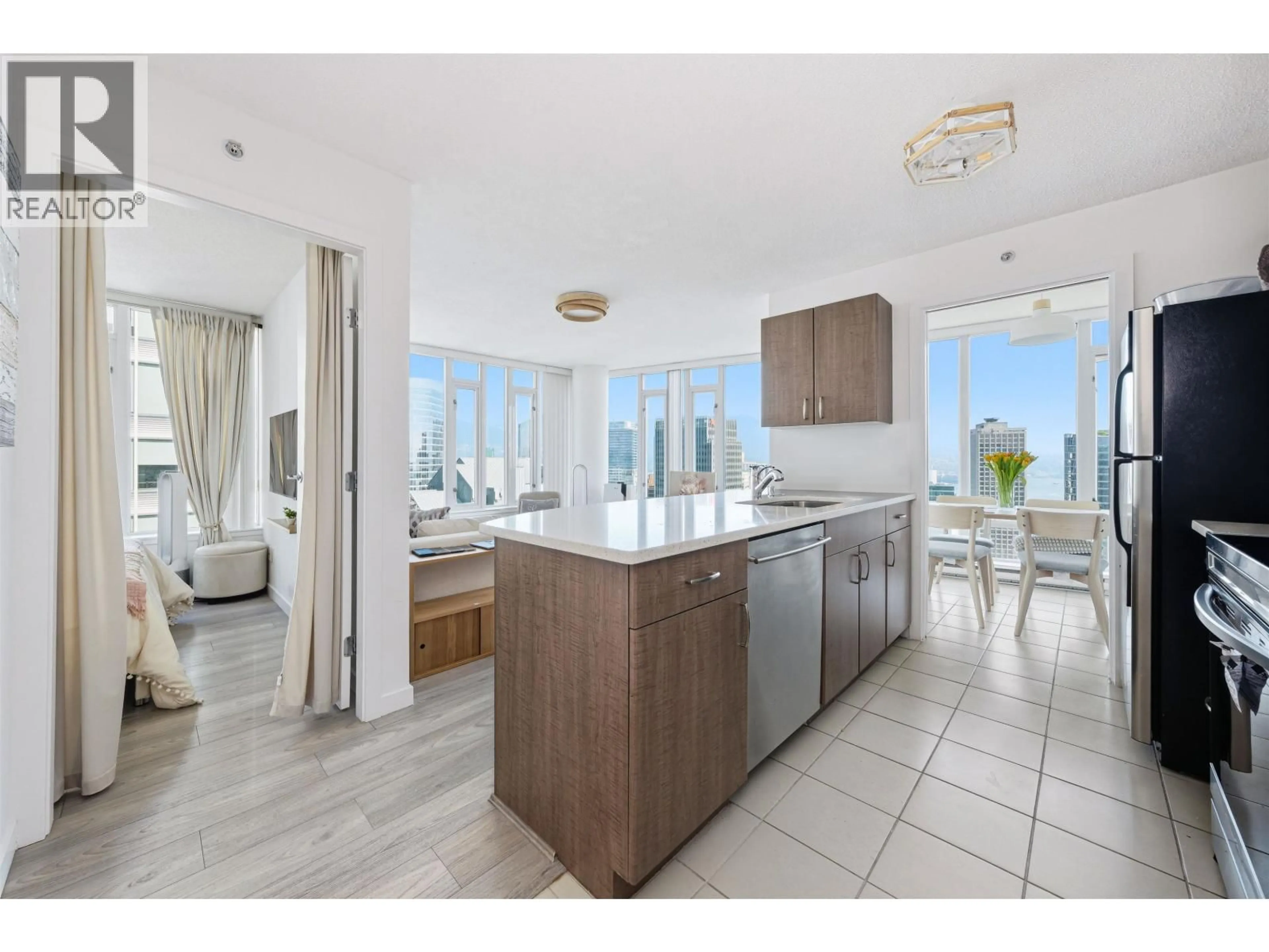 Open concept kitchen, ceramic/tile floor for 3007 - 610 GRANVILLE STREET, Vancouver British Columbia V6C3T3