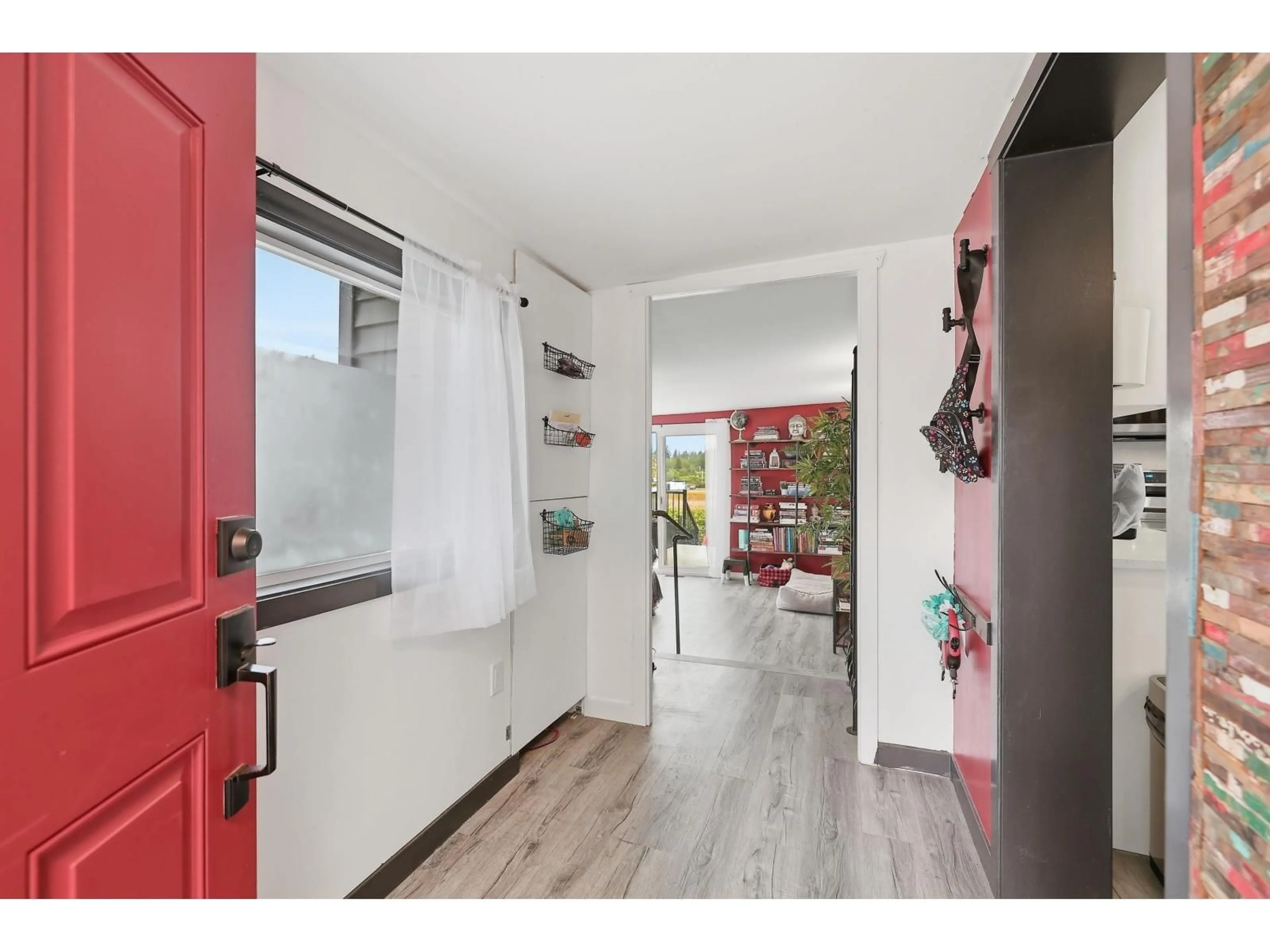 Indoor entryway for 52 - 24330 FRASER HIGHWAY, Langley British Columbia V2Z1N2
