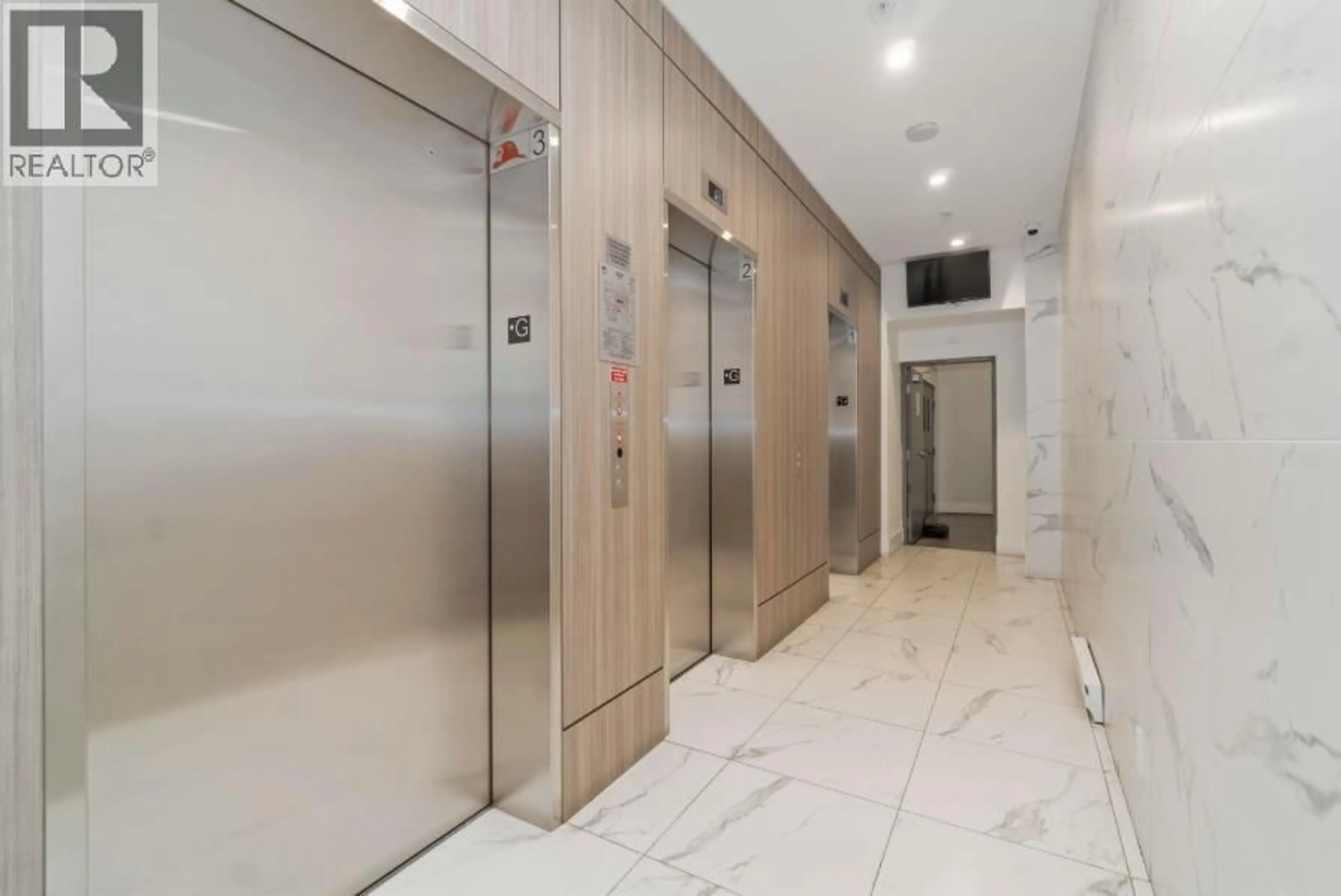 Indoor foyer for 1706 - 7388 KINGSWAY, Burnaby British Columbia V3N0G9