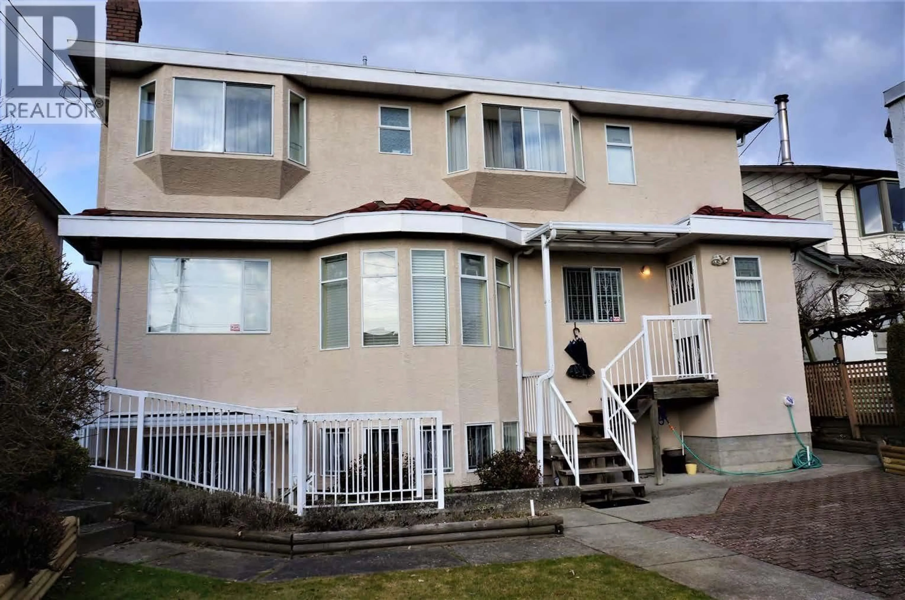 Home with vinyl exterior material, street for 122 43RD AVENUE, Vancouver British Columbia V5Y2T7