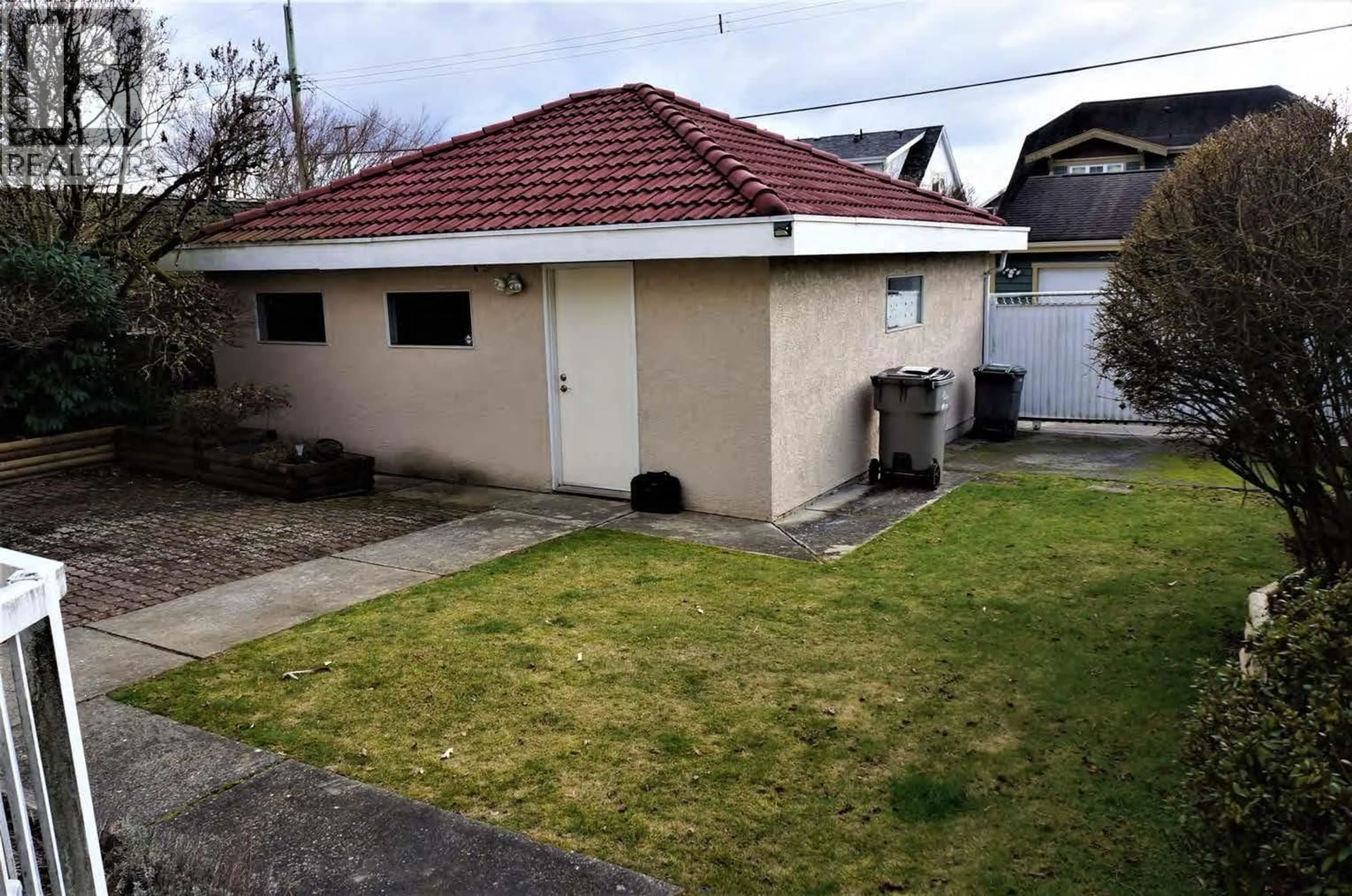 A pic from outside/outdoor area/front of a property/back of a property/a pic from drone, street for 122 43RD AVENUE, Vancouver British Columbia V5Y2T7