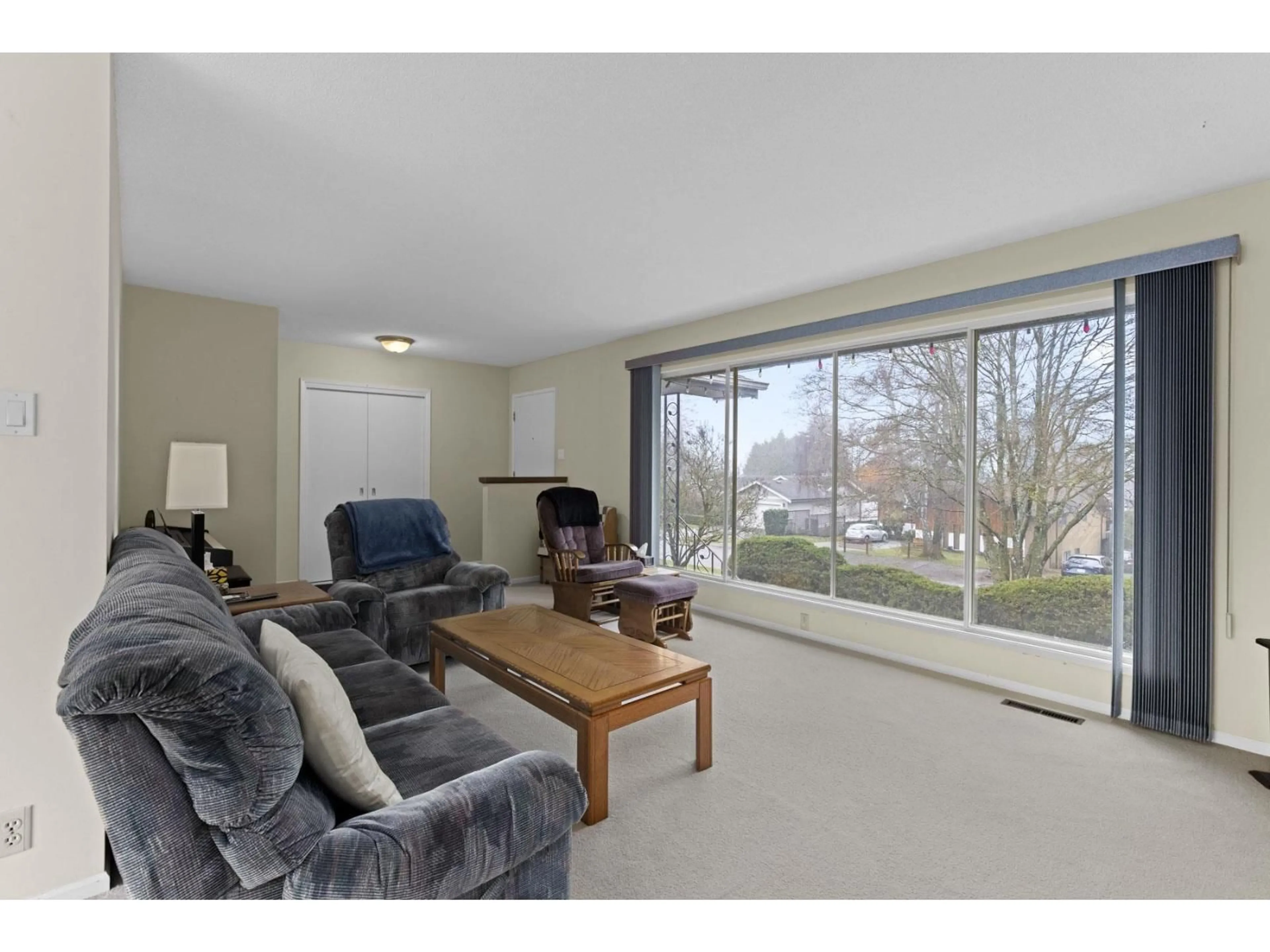 Living room with furniture, unknown for 13771 MALABAR AVENUE, White Rock British Columbia V4B2X8