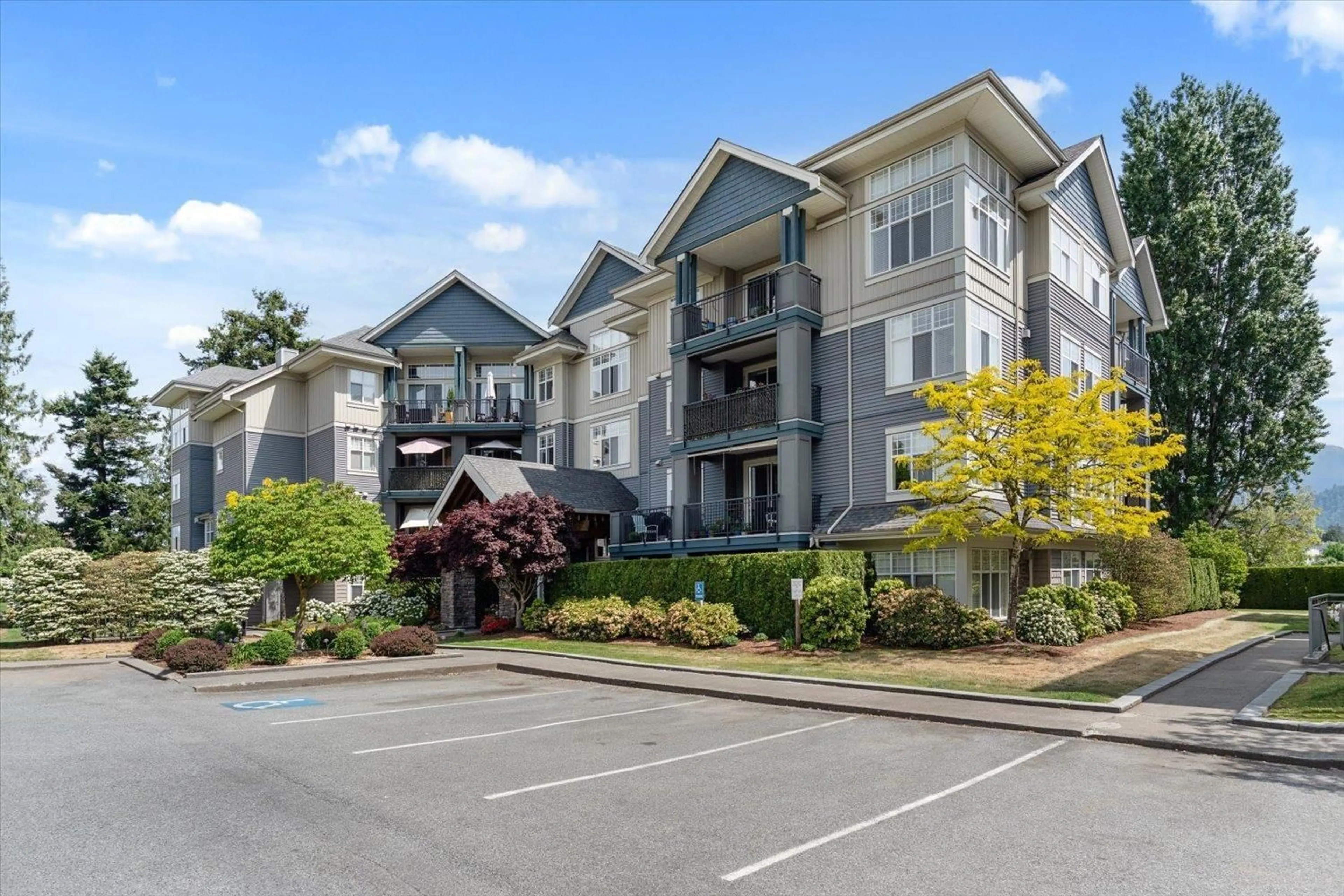 A pic from outside/outdoor area/front of a property/back of a property/a pic from drone, unknown for 409C - 45595 TAMIHI WAY, Chilliwack British Columbia V2R0G3