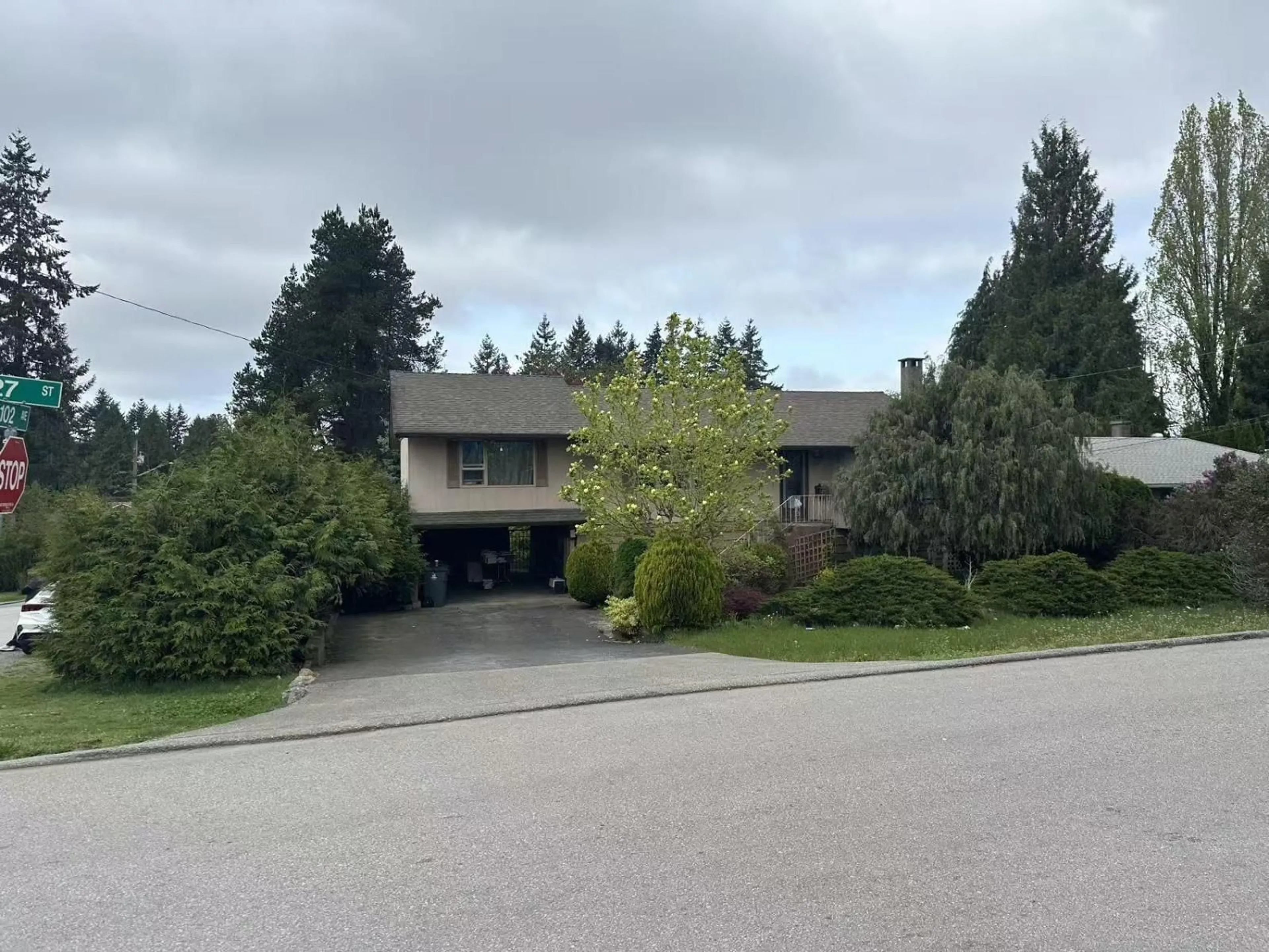 A pic from outside/outdoor area/front of a property/back of a property/a pic from drone, street for 10207 127 STREET, Surrey British Columbia V3V5J8