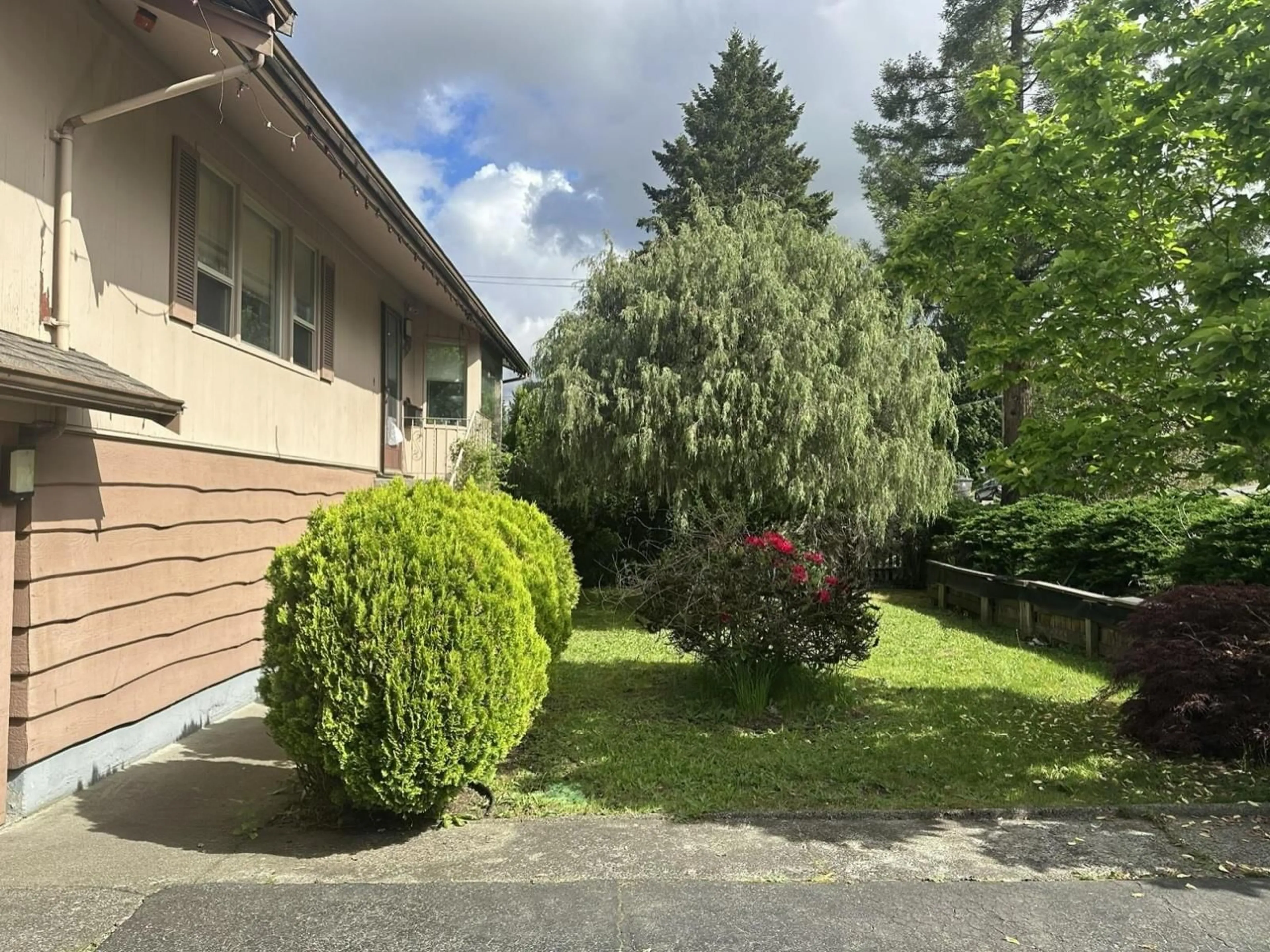 A pic from outside/outdoor area/front of a property/back of a property/a pic from drone, unknown for 10207 127 STREET, Surrey British Columbia V3V5J8