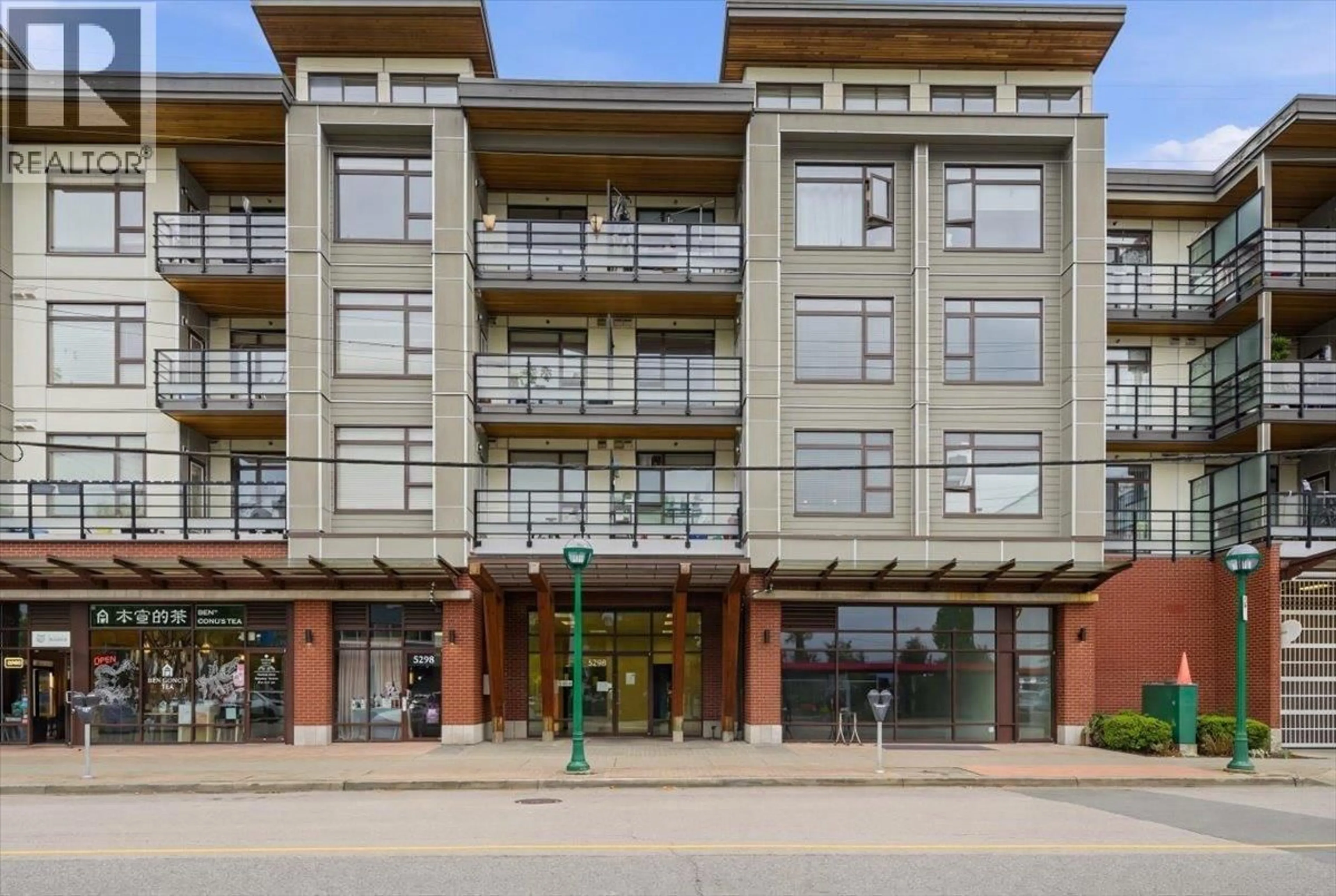 Patio, building for P0H06 - 5288 GRIMMER STREET, Burnaby British Columbia V5H0C5