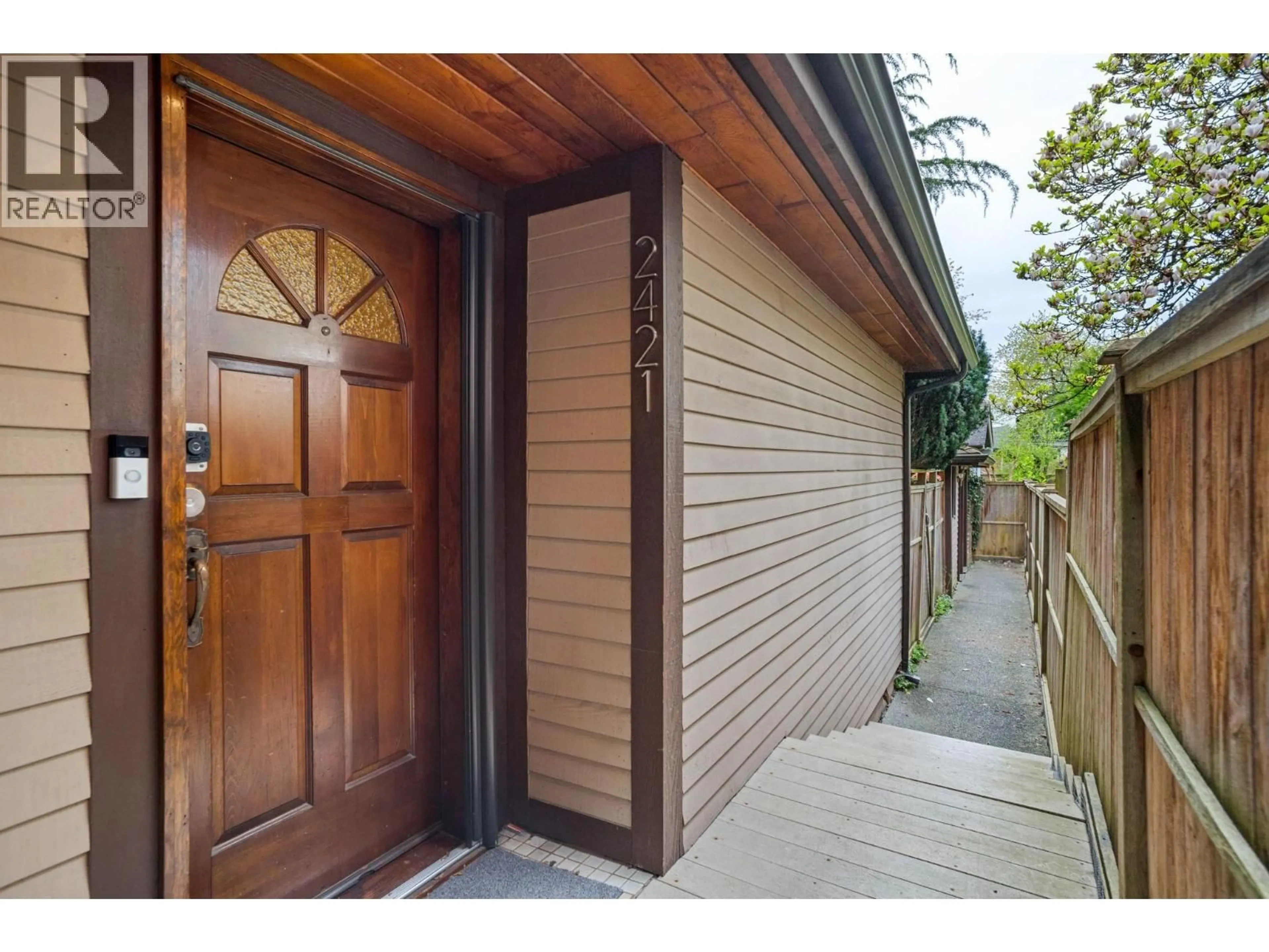 Indoor entryway for 2421 TRAFALGAR STREET, Vancouver British Columbia V6K3T2