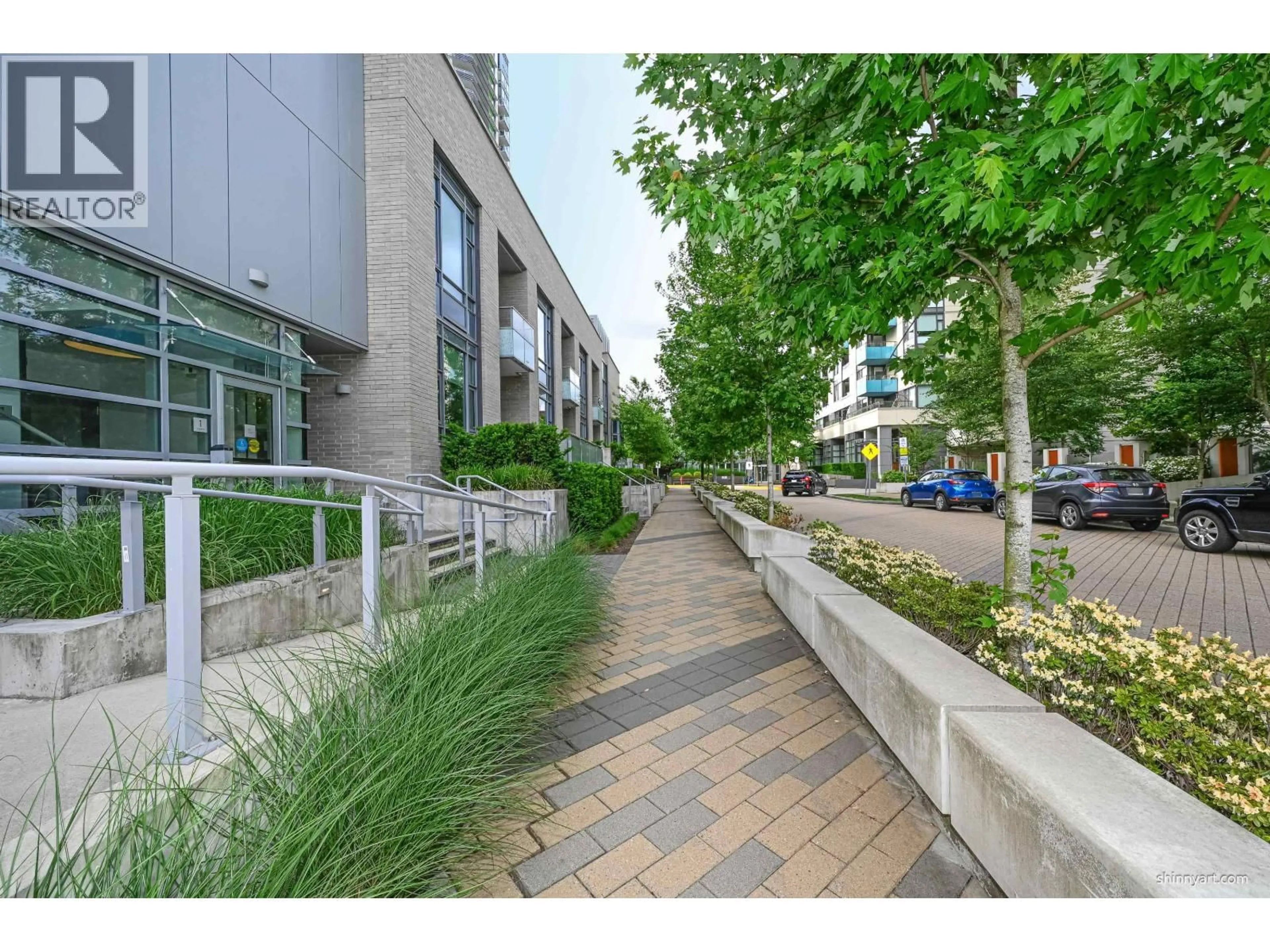 Patio, street for 606 - 1500 FERN STREET, North Vancouver British Columbia V7J0E6