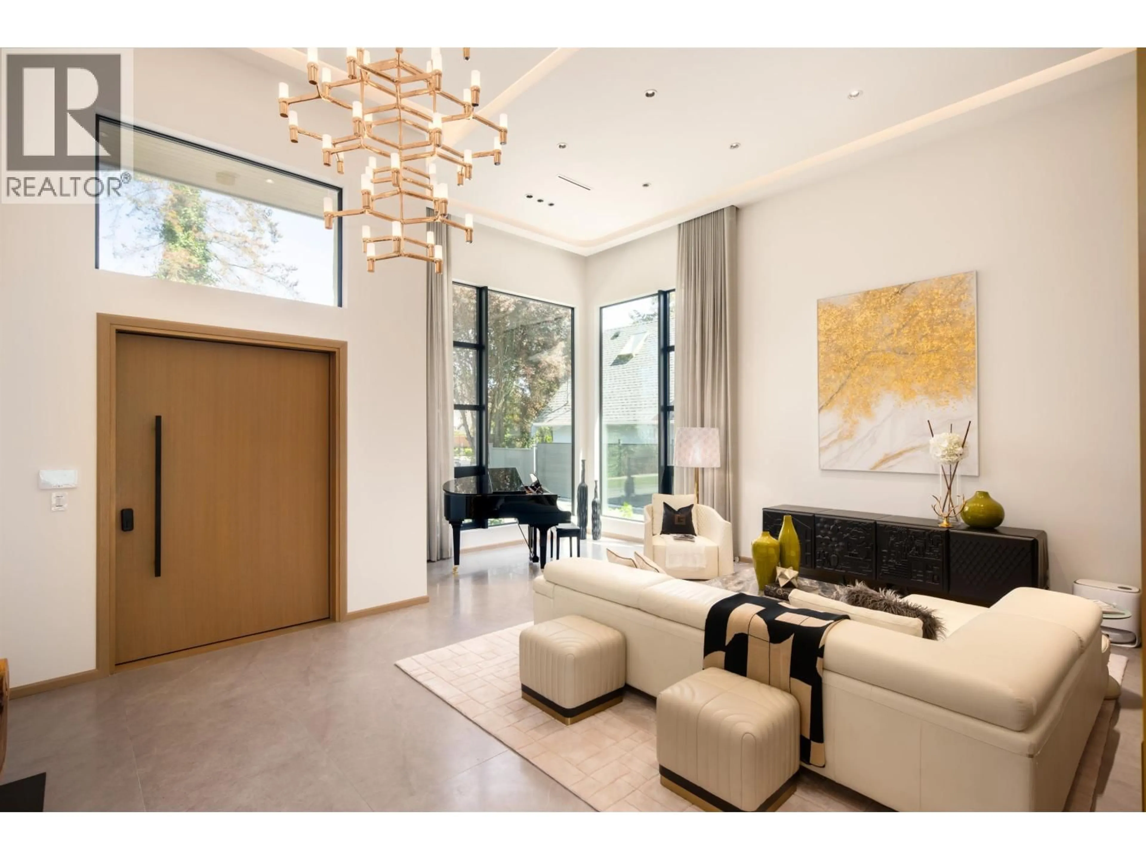 Indoor foyer for 10100 GRANVILLE AVENUE, Richmond British Columbia V6Y1R4