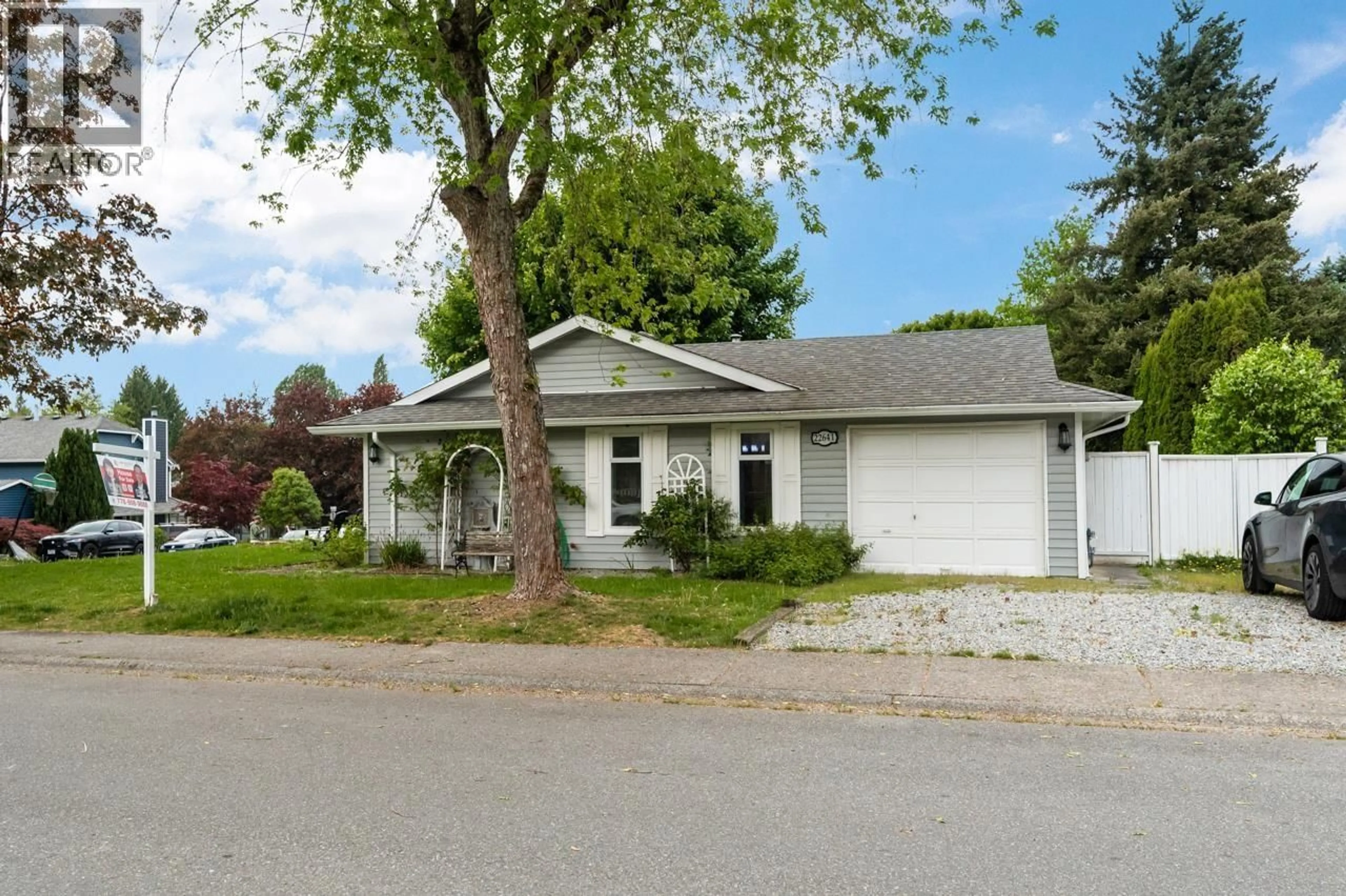 Home with vinyl exterior material, street for 22641 KENDRICK LOOP, Maple Ridge British Columbia V2X8Y9