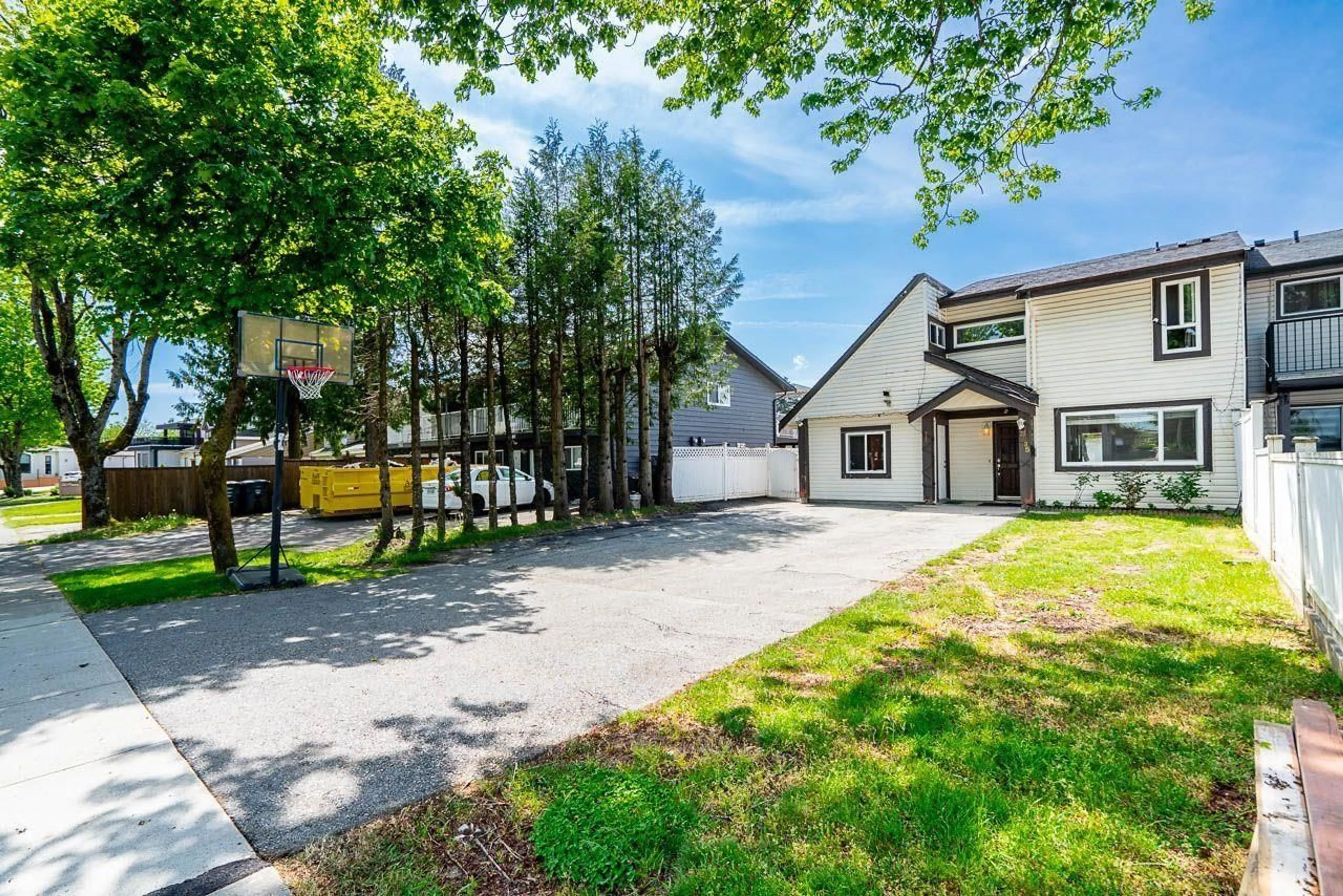 A pic from outside/outdoor area/front of a property/back of a property/a pic from drone, street for 7295 130A STREET, Surrey British Columbia V3W6E9