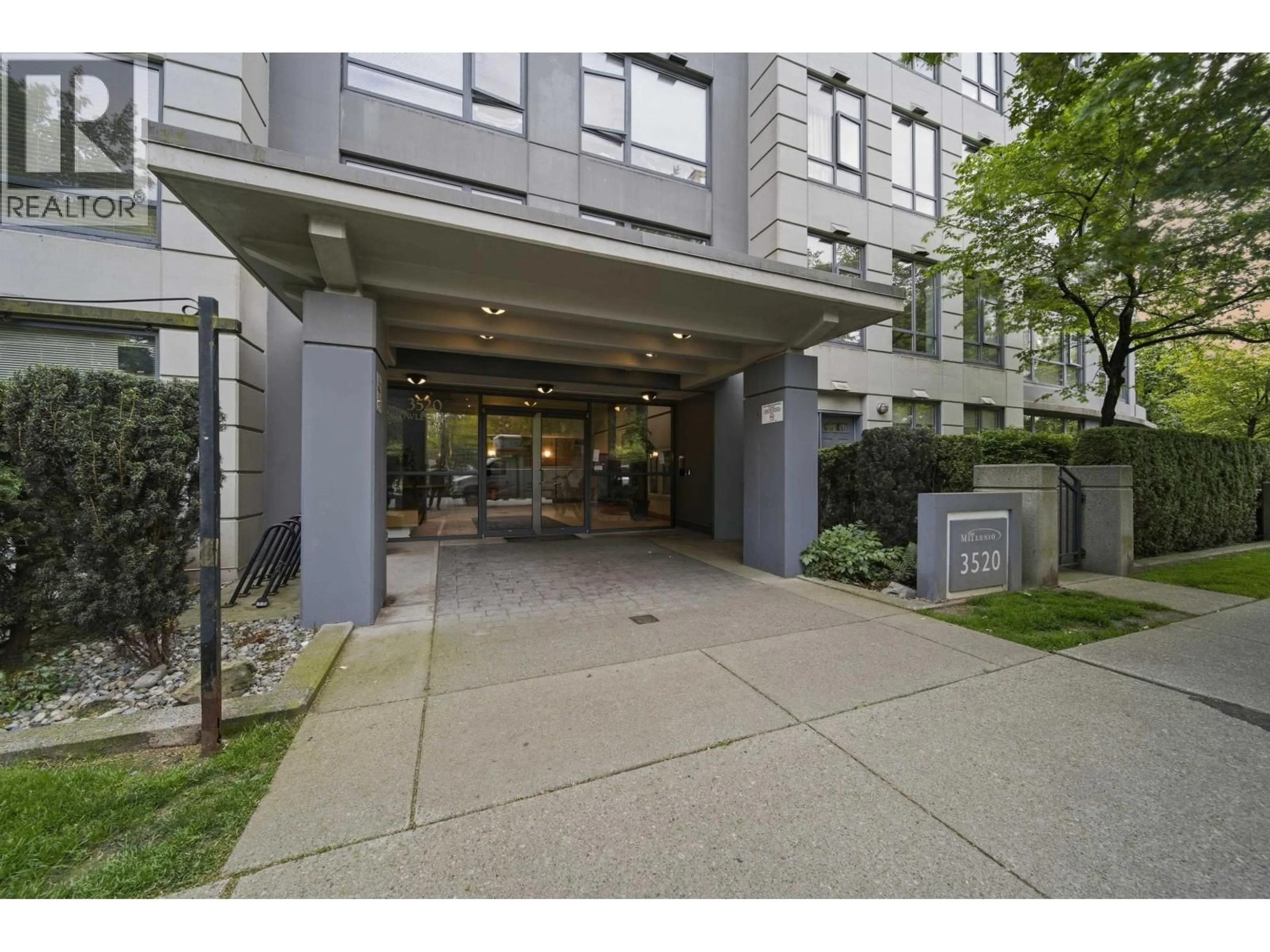 Indoor foyer for 803 - 3520 CROWLEY DRIVE, Vancouver British Columbia V5R6G9