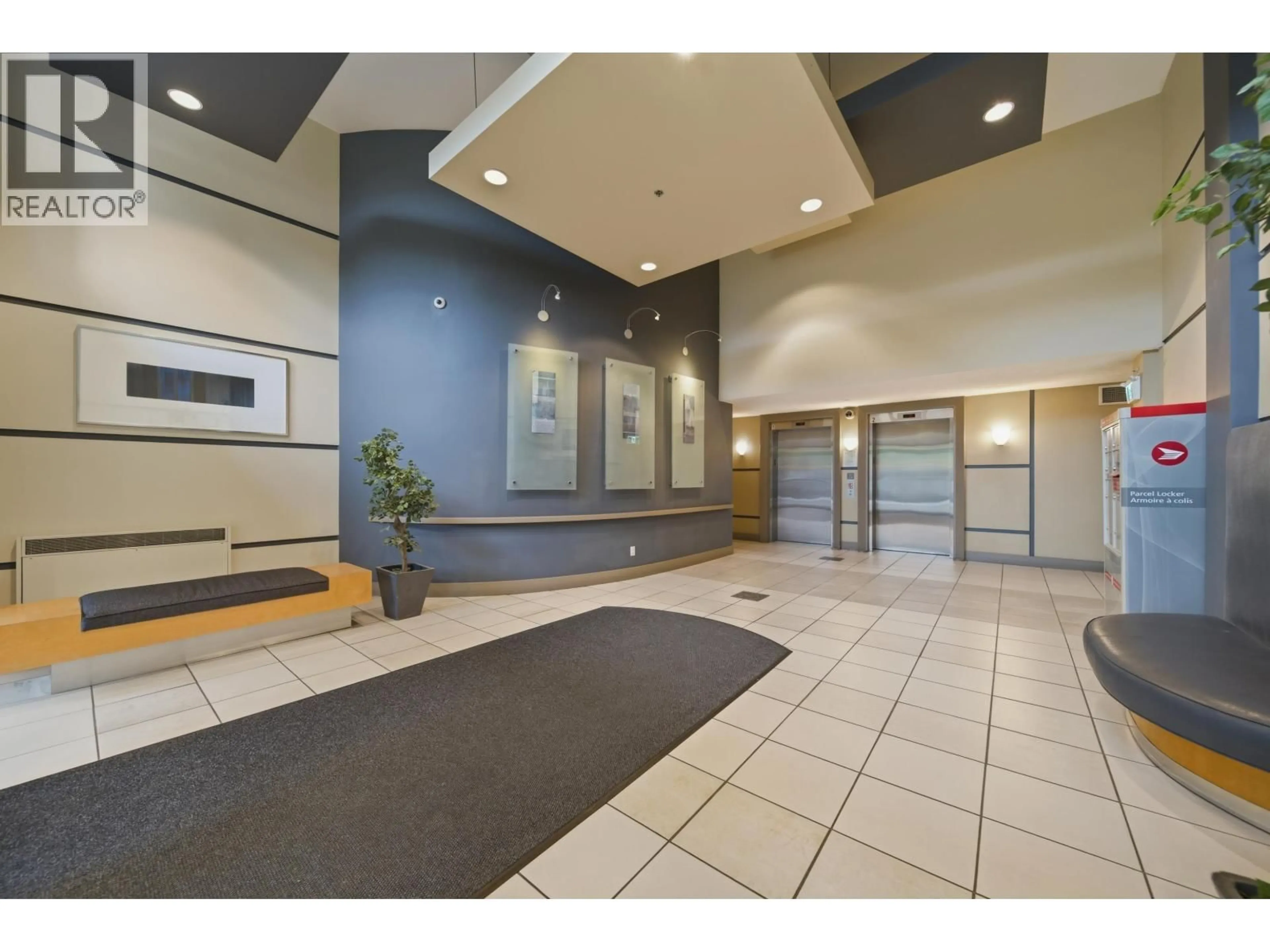 Indoor foyer for 803 - 3520 CROWLEY DRIVE, Vancouver British Columbia V5R6G9