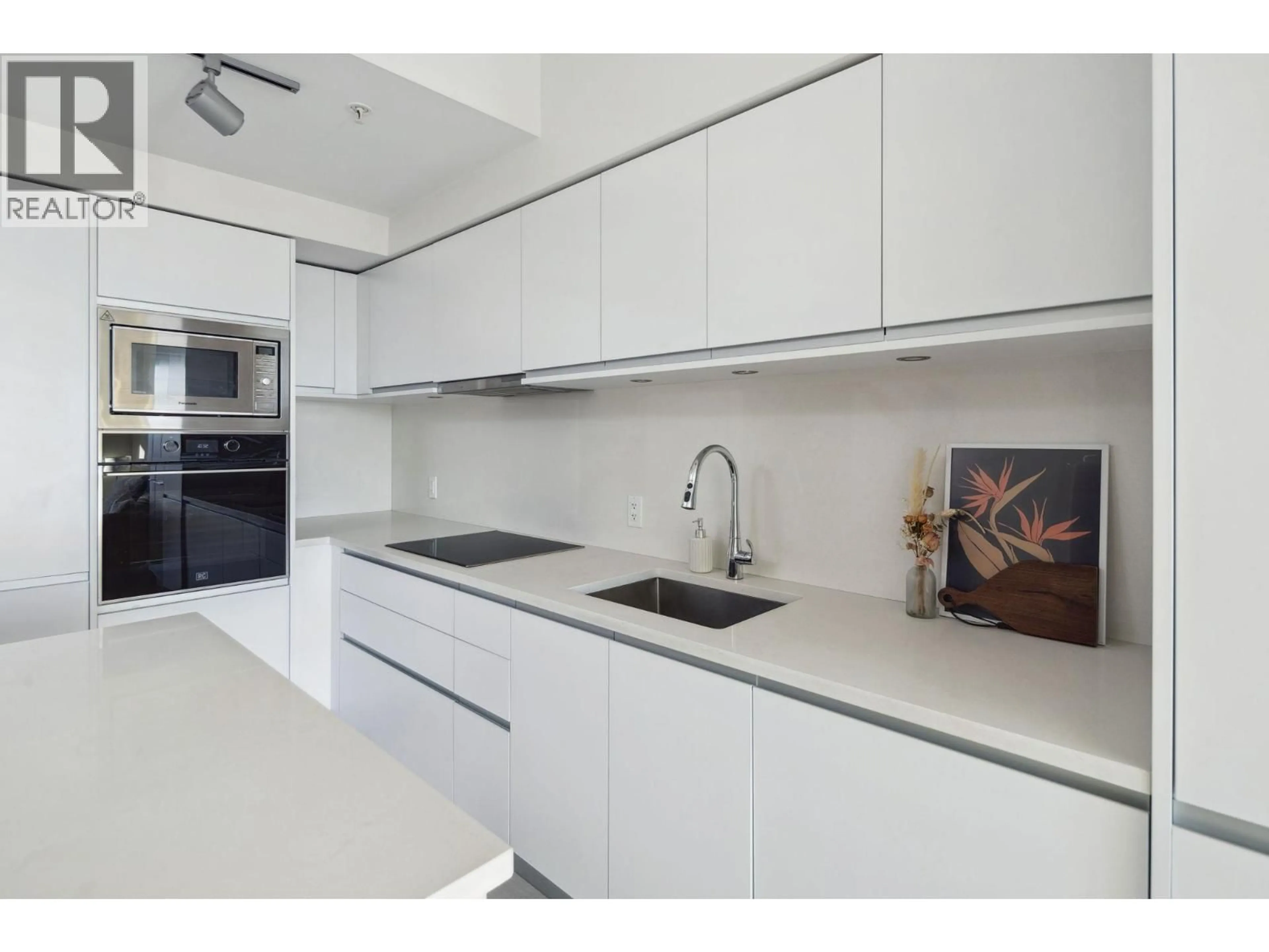 Standard kitchen, ceramic/tile floor for 611 - 180 2ND AVENUE, Vancouver British Columbia V5T0K4