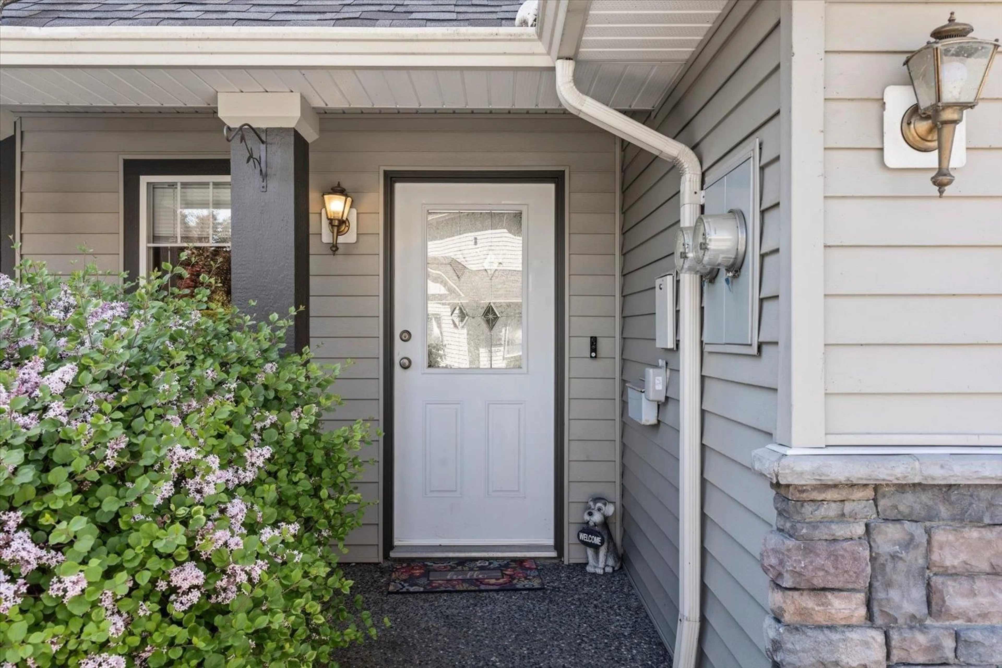 Indoor entryway for 105 - 46360 VALLEYVIEW ROAD, Chilliwack British Columbia V2R5L7