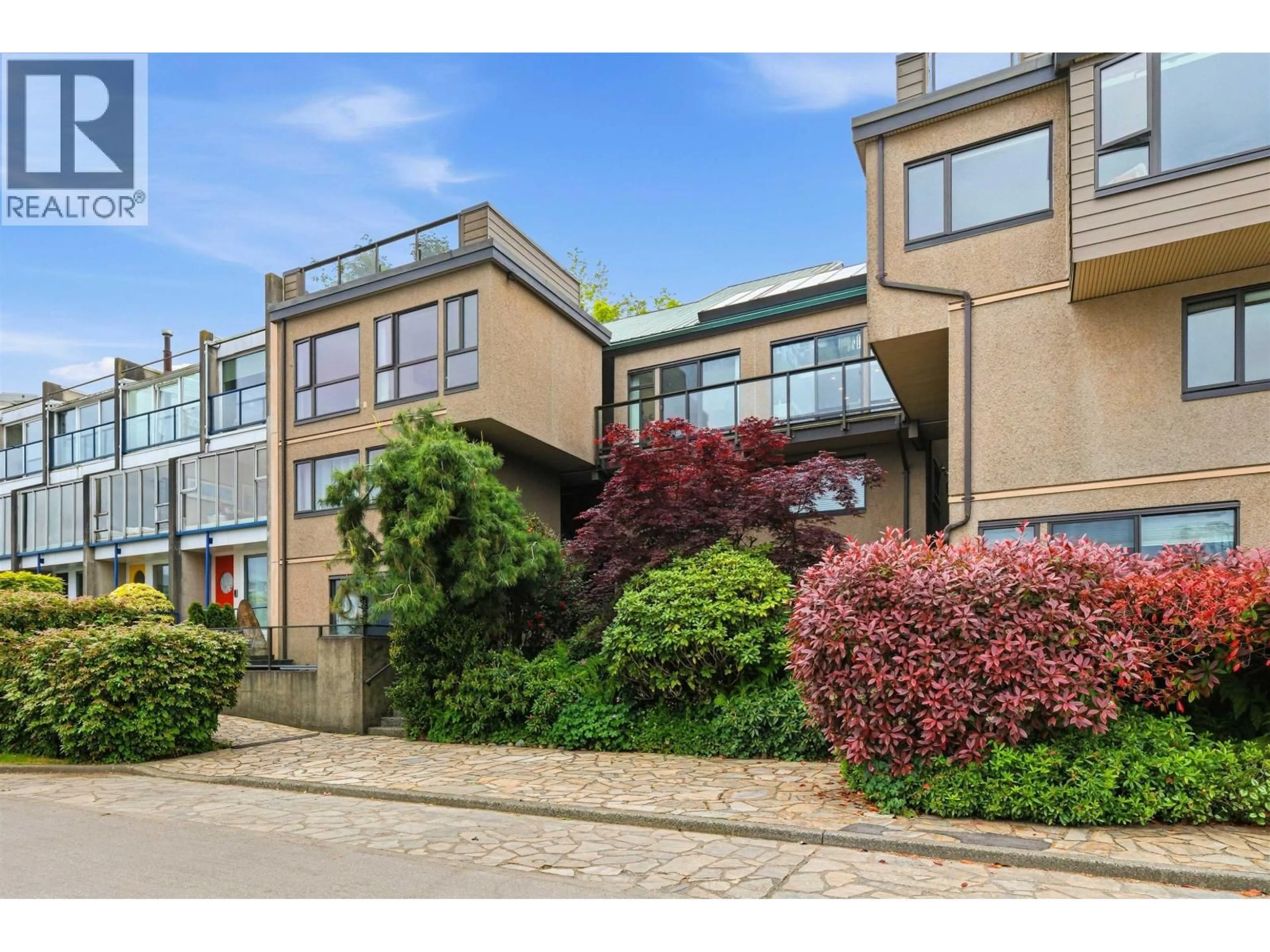 Patio, street for 774 MILLBANK, Vancouver British Columbia V5Z3Z3