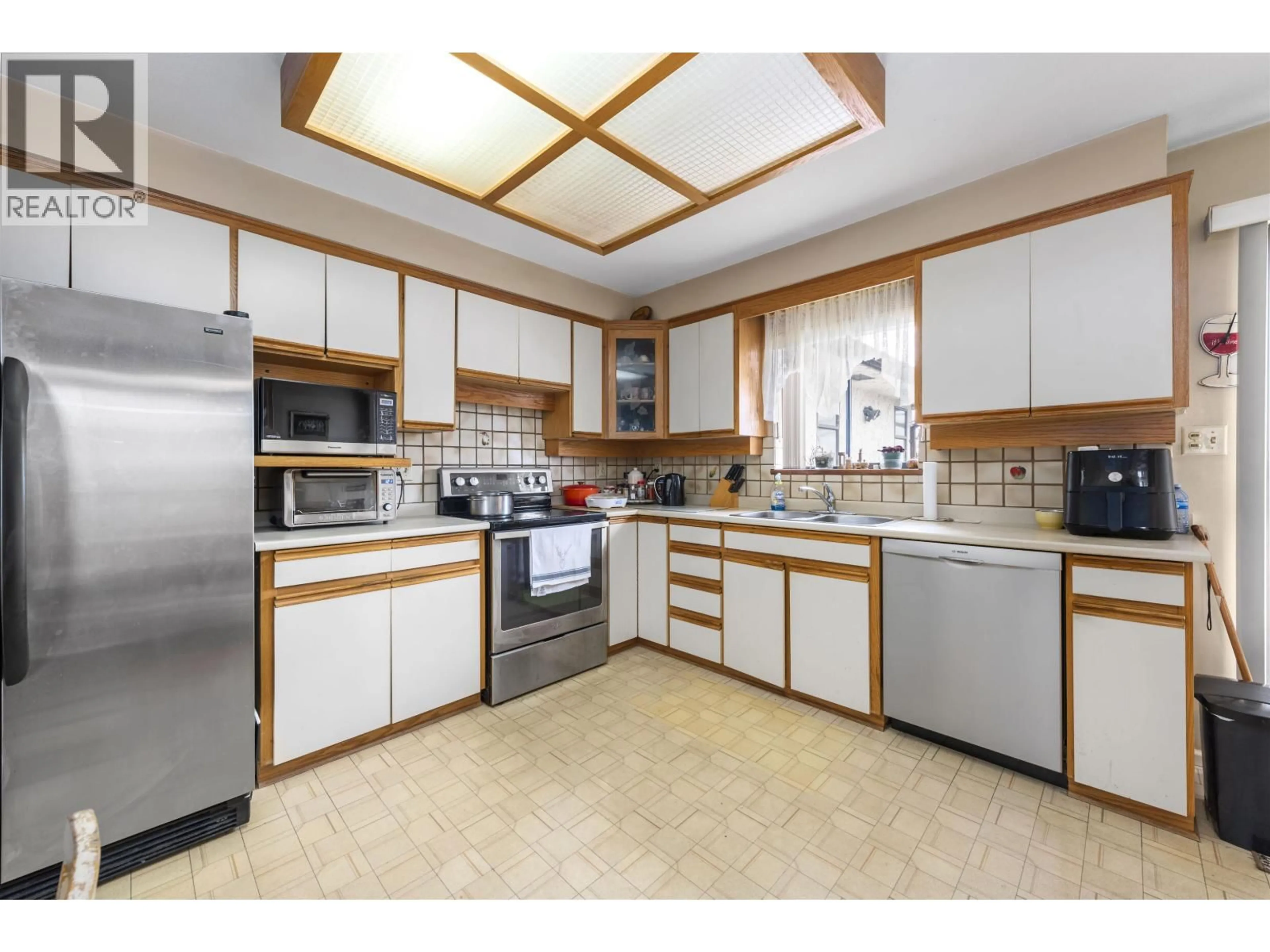 Standard kitchen, ceramic/tile floor for 3481 DIEPPE DRIVE, Vancouver British Columbia V5M4C8