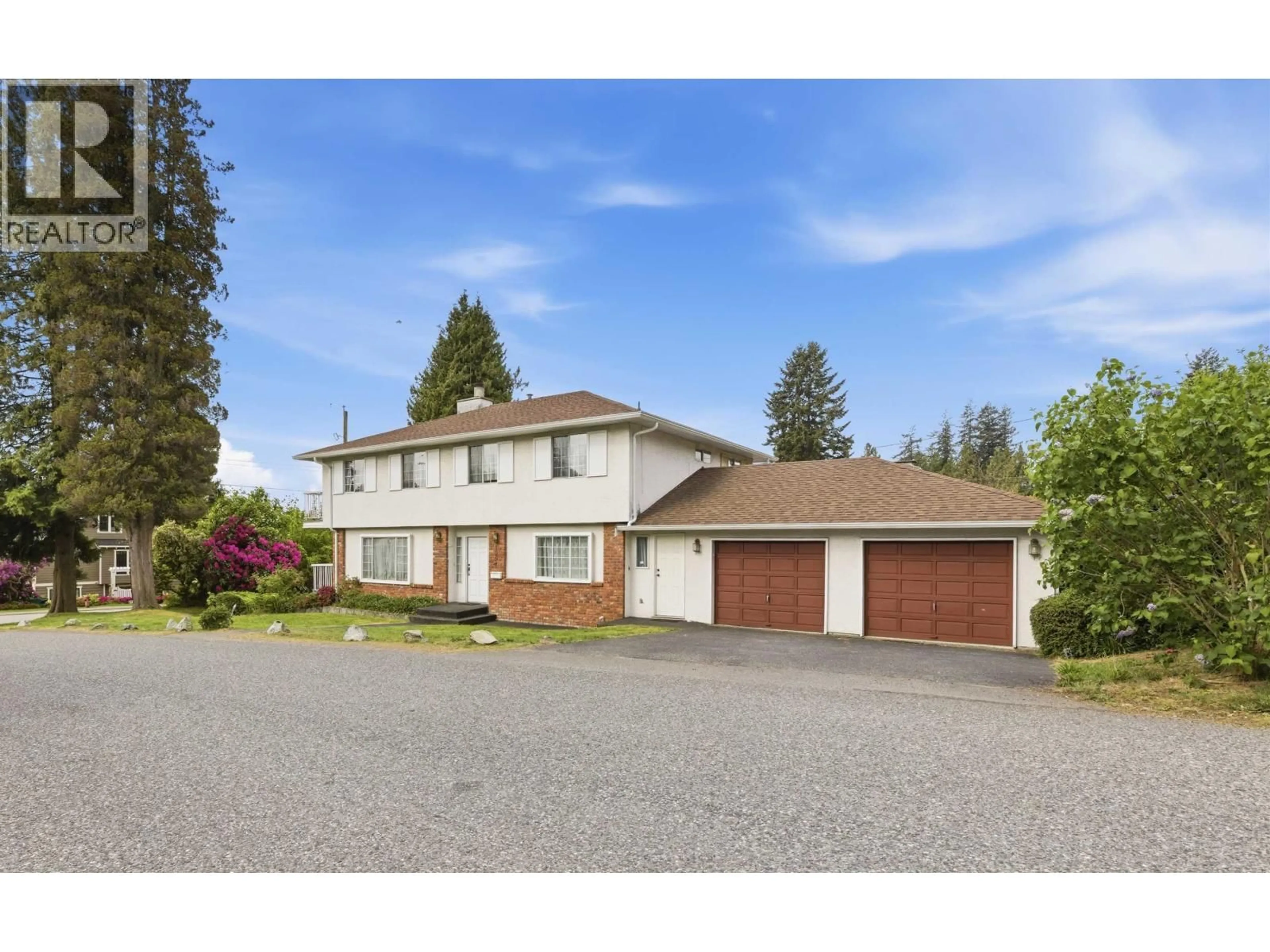 A pic from outside/outdoor area/front of a property/back of a property/a pic from drone, street for 1227 12TH STREET, West Vancouver British Columbia V7T2N6