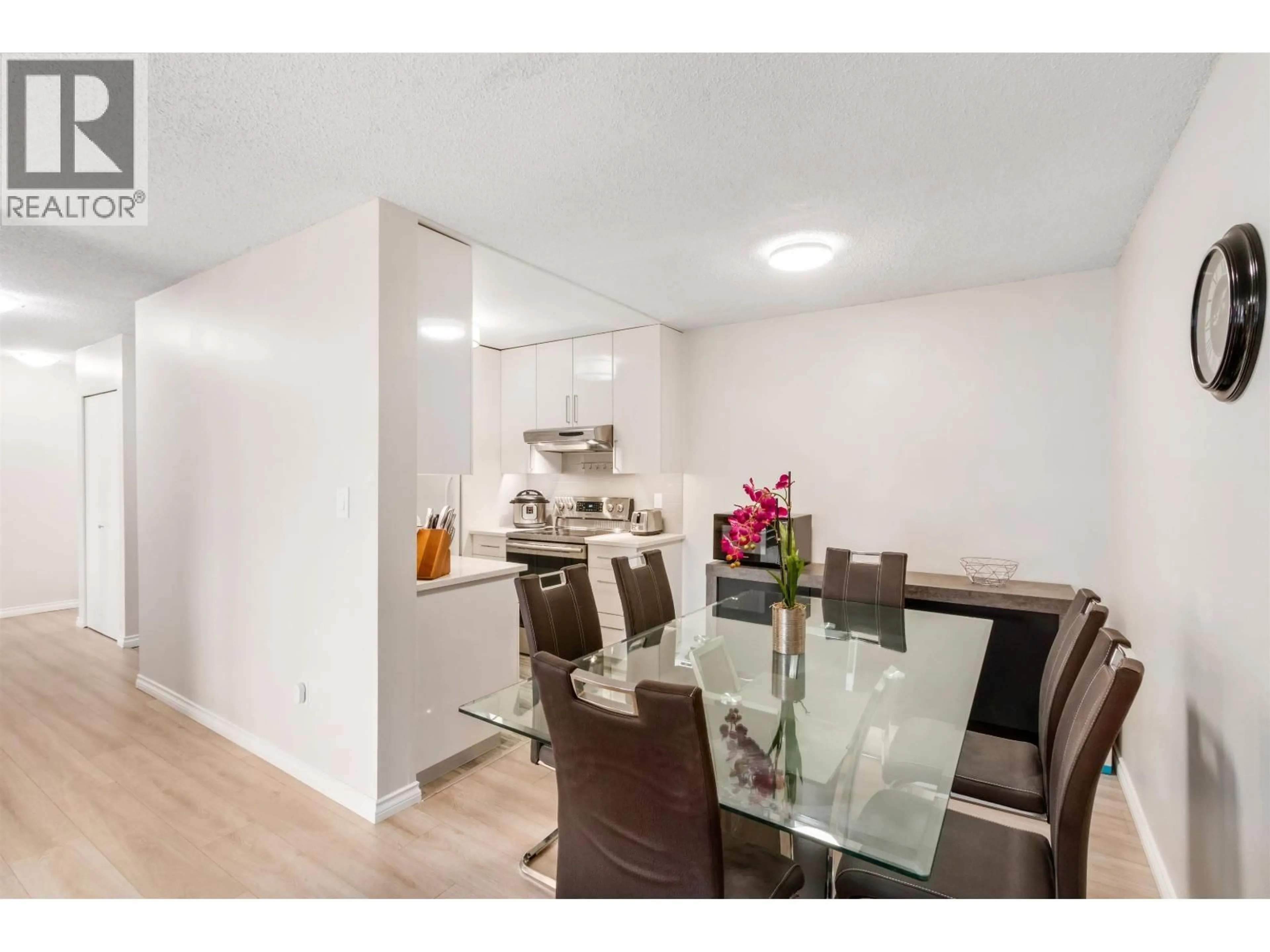 Dining room, wood/laminate floor for 324 - 4373 HALIFAX STREET, Burnaby British Columbia V5C5Z2