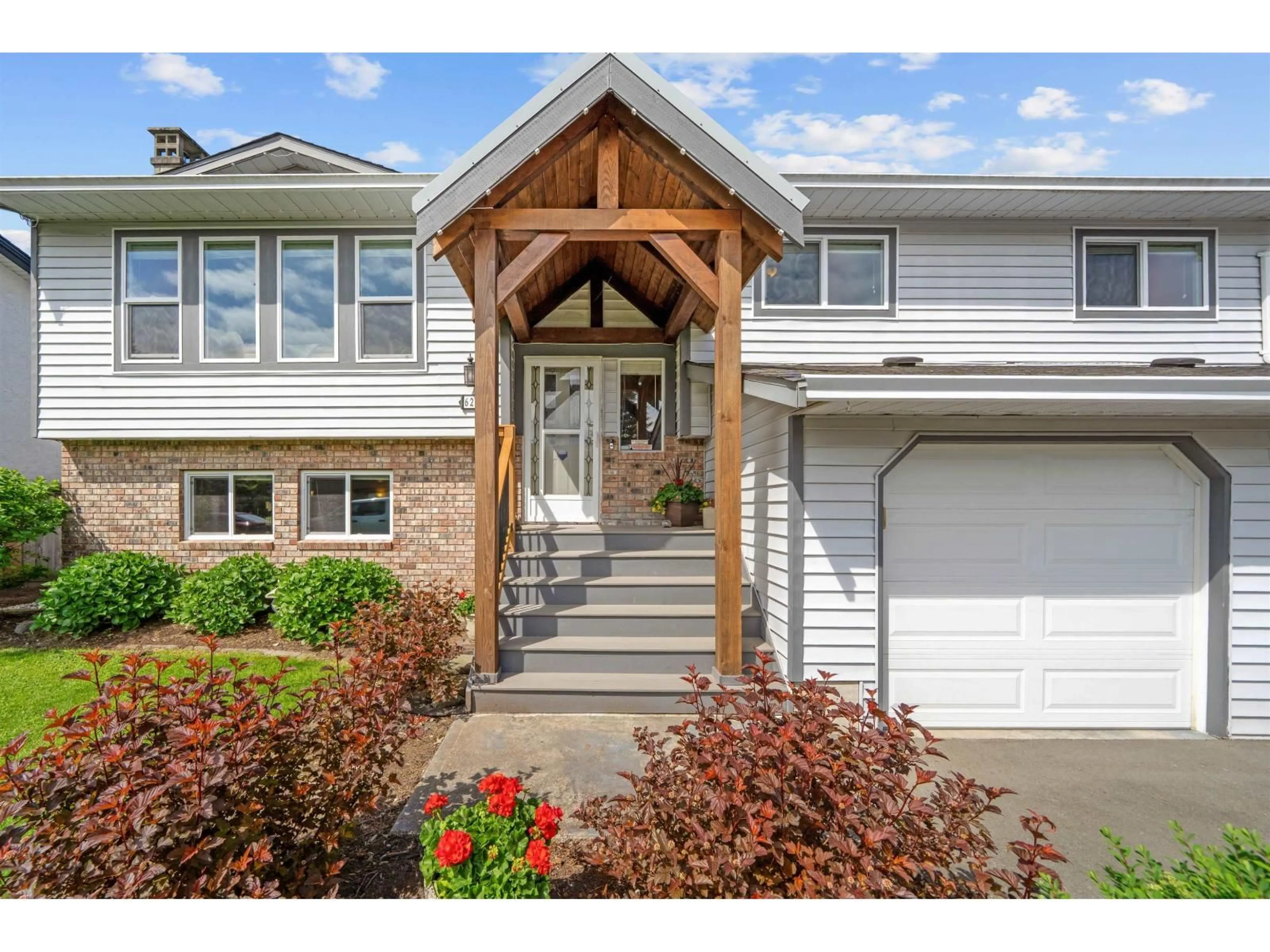 Home with vinyl exterior material, street for 6235 DUNDEE PLACE, Chilliwack British Columbia V2R2H1