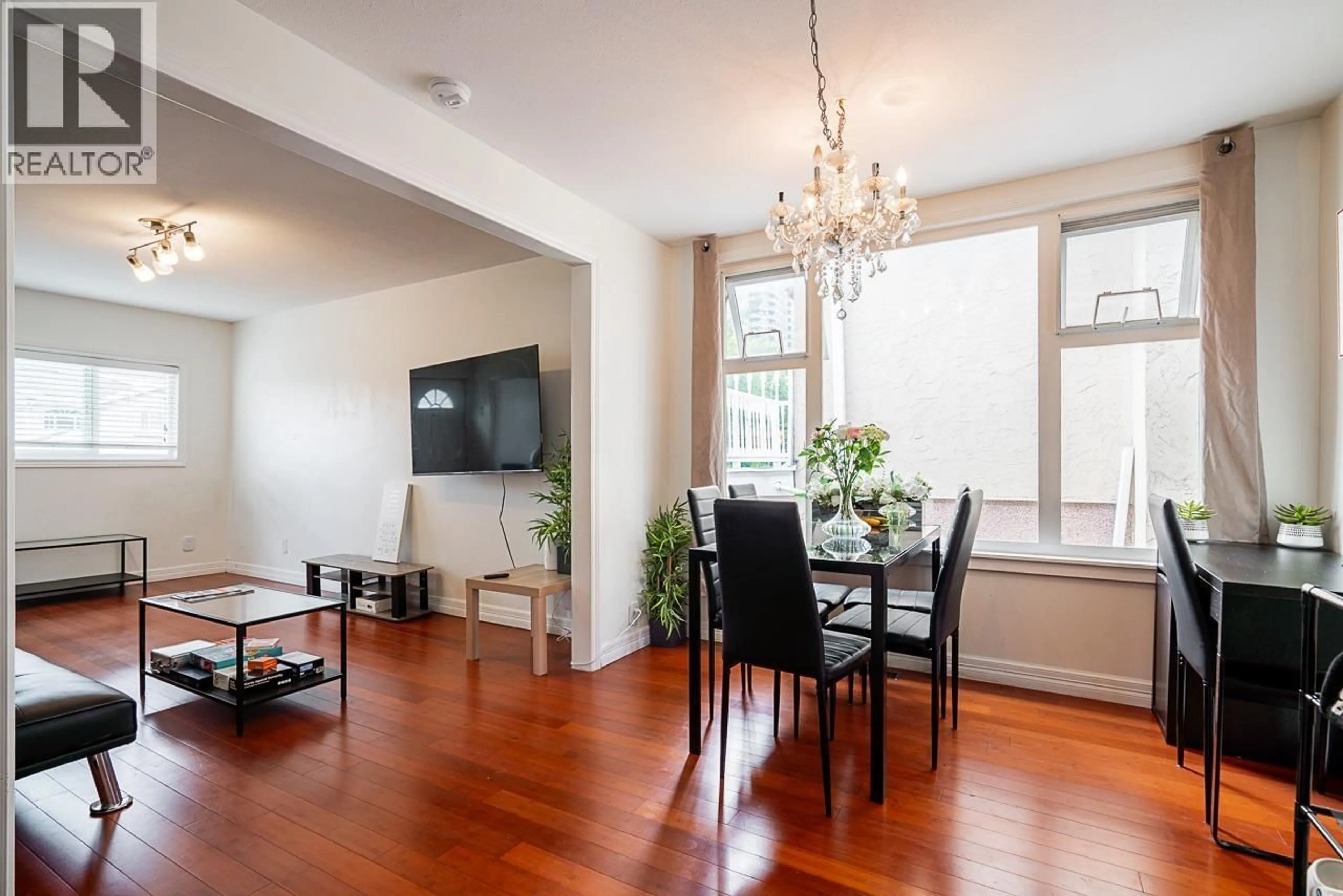 Dining room, wood/laminate floor for 5959 MCMURRAY AVENUE, Burnaby British Columbia V5H3E5