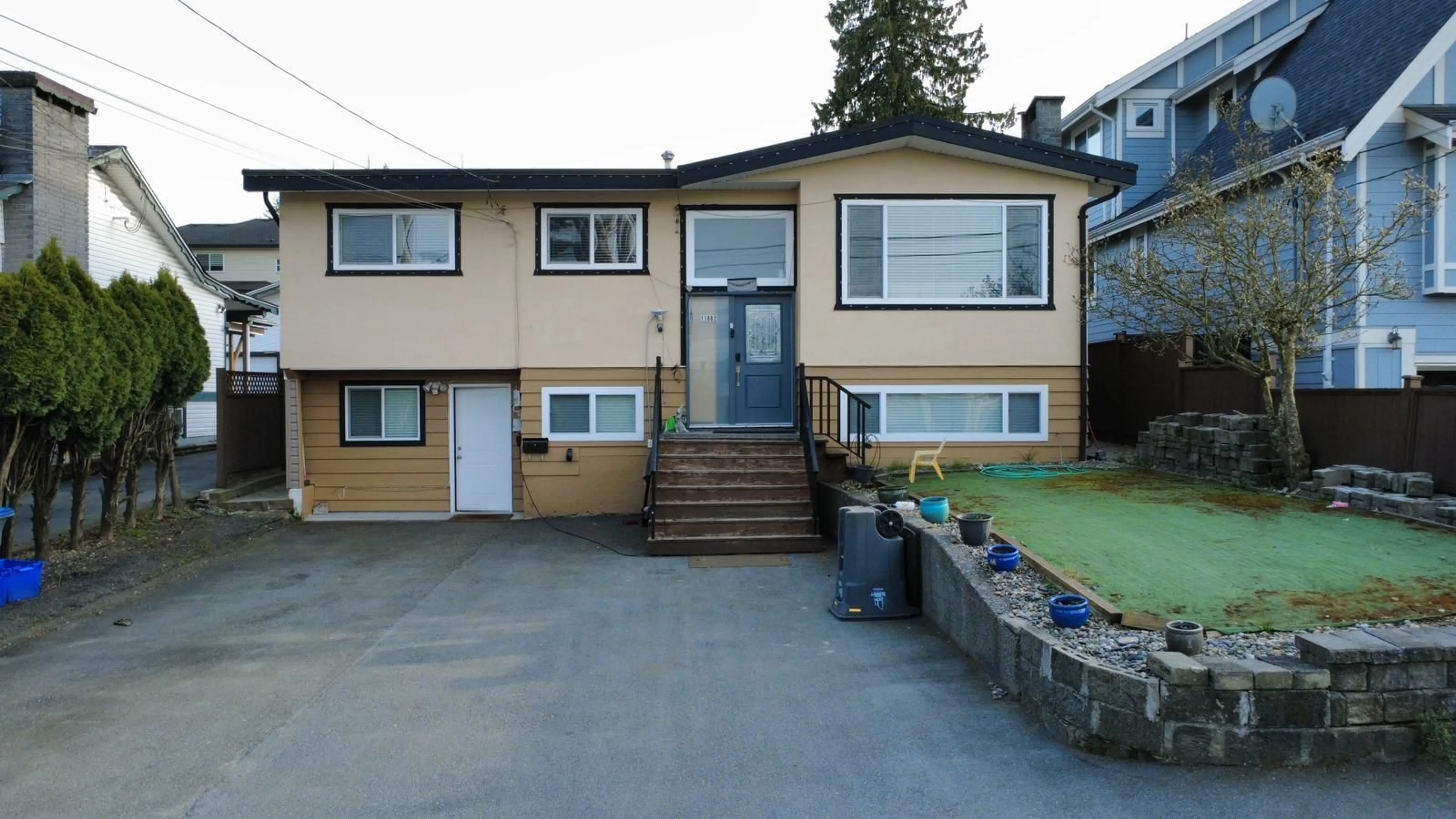 Home with vinyl exterior material, street for 11662 96A AVENUE, Surrey British Columbia V3V2A1