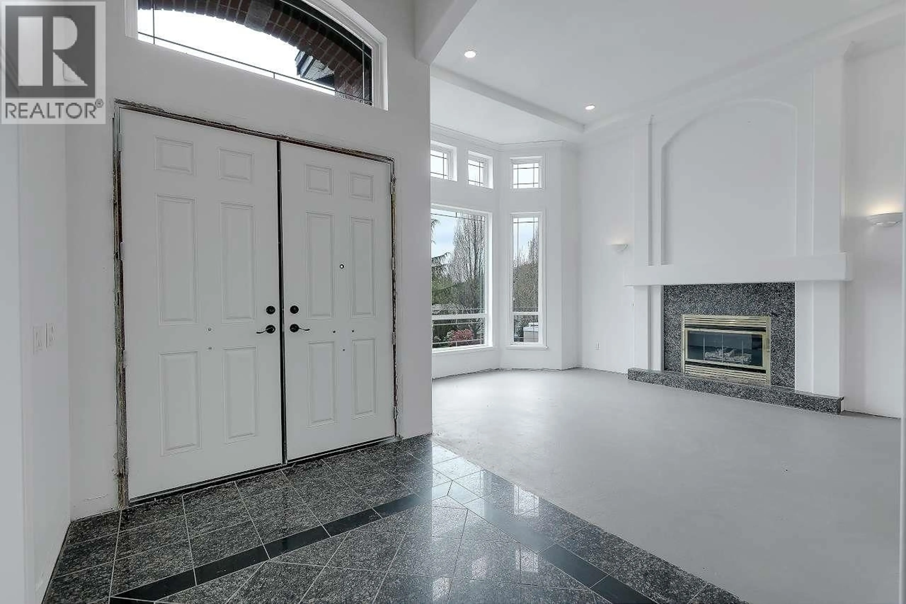 Indoor foyer for 1567 TOPAZ COURT, Coquitlam British Columbia V3E2Z9