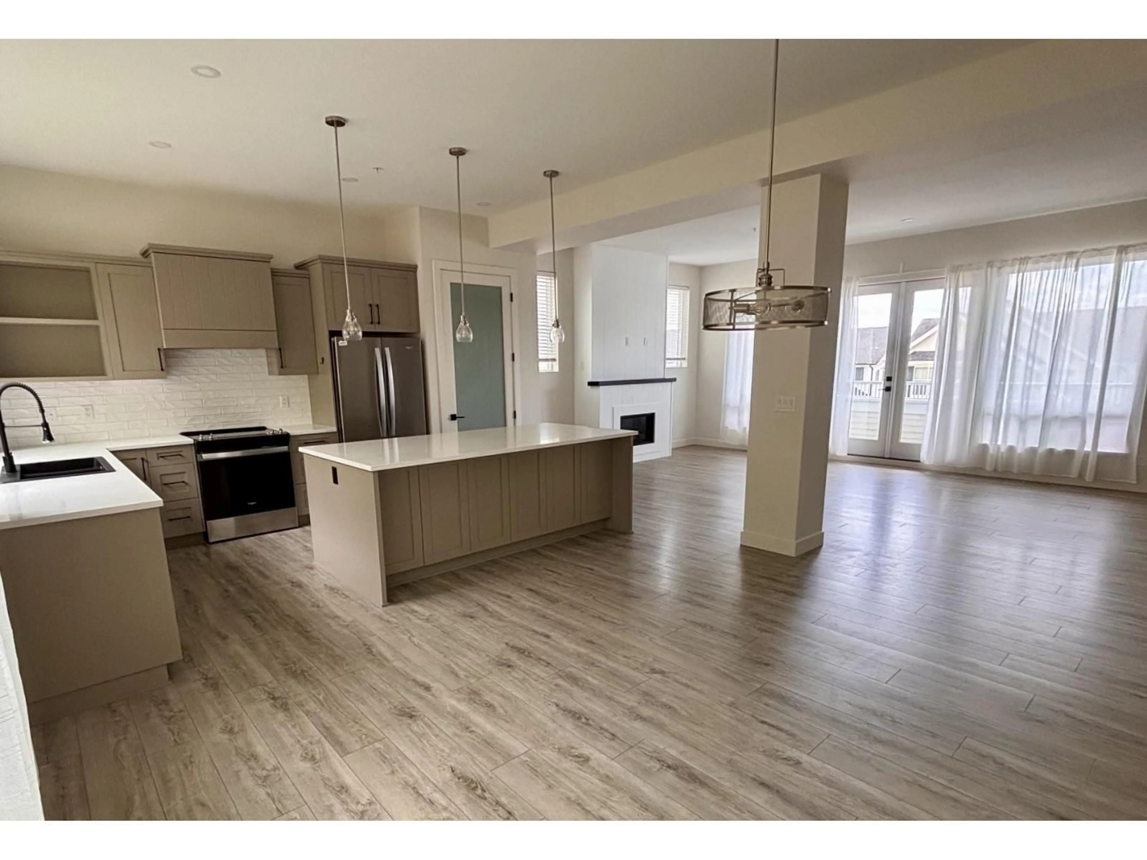 Open concept kitchen, wood/laminate floor for 31539 BURNHAM PLACE, Mission British Columbia V4S0E8