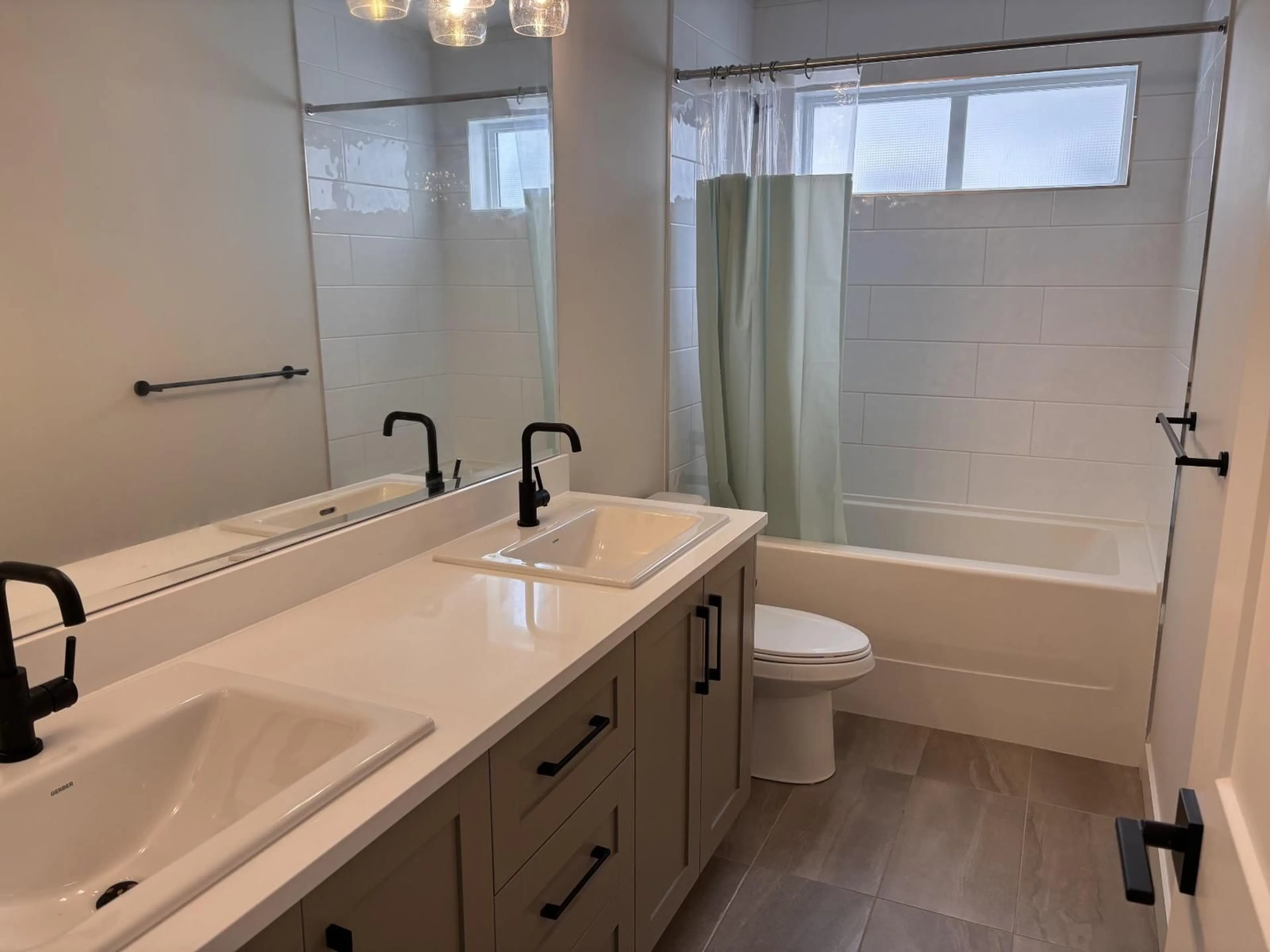 Contemporary bathroom, ceramic/tile floor for 31539 BURNHAM PLACE, Mission British Columbia V4S0E8
