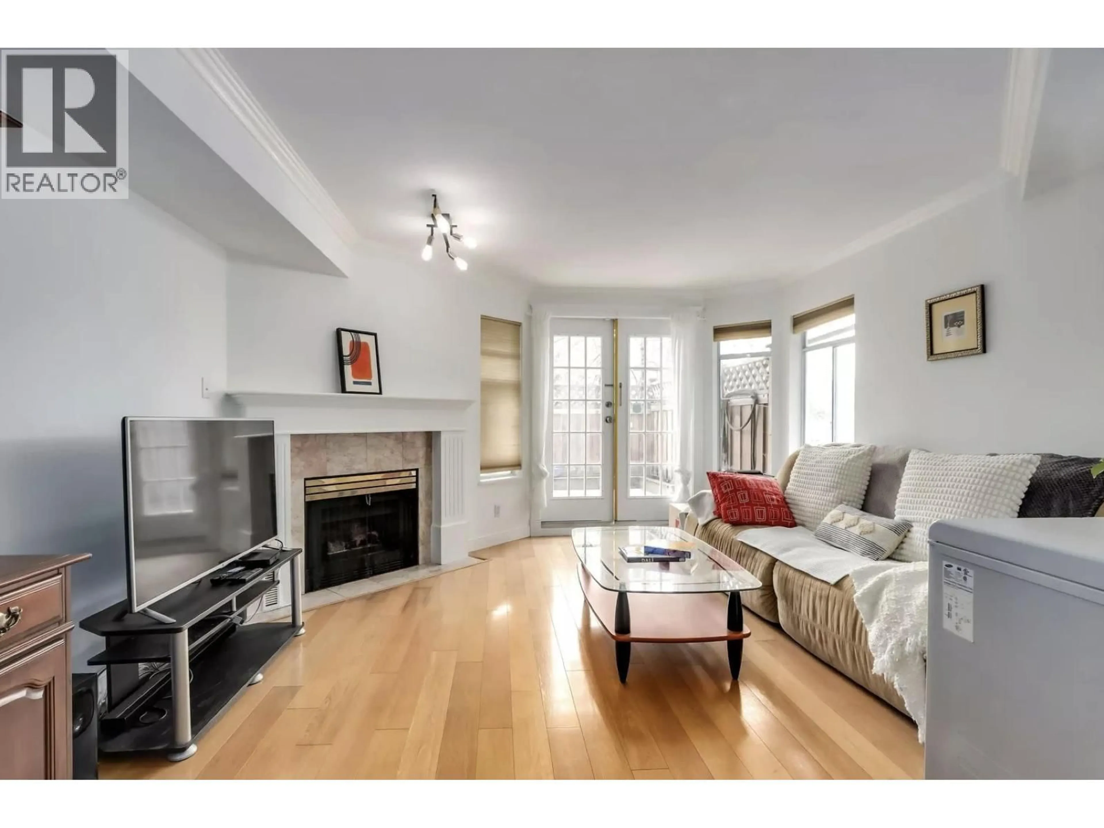 Living room with furniture, wood/laminate floor for 37 - 7188 EDMONDS STREET, Burnaby British Columbia V3N4X6