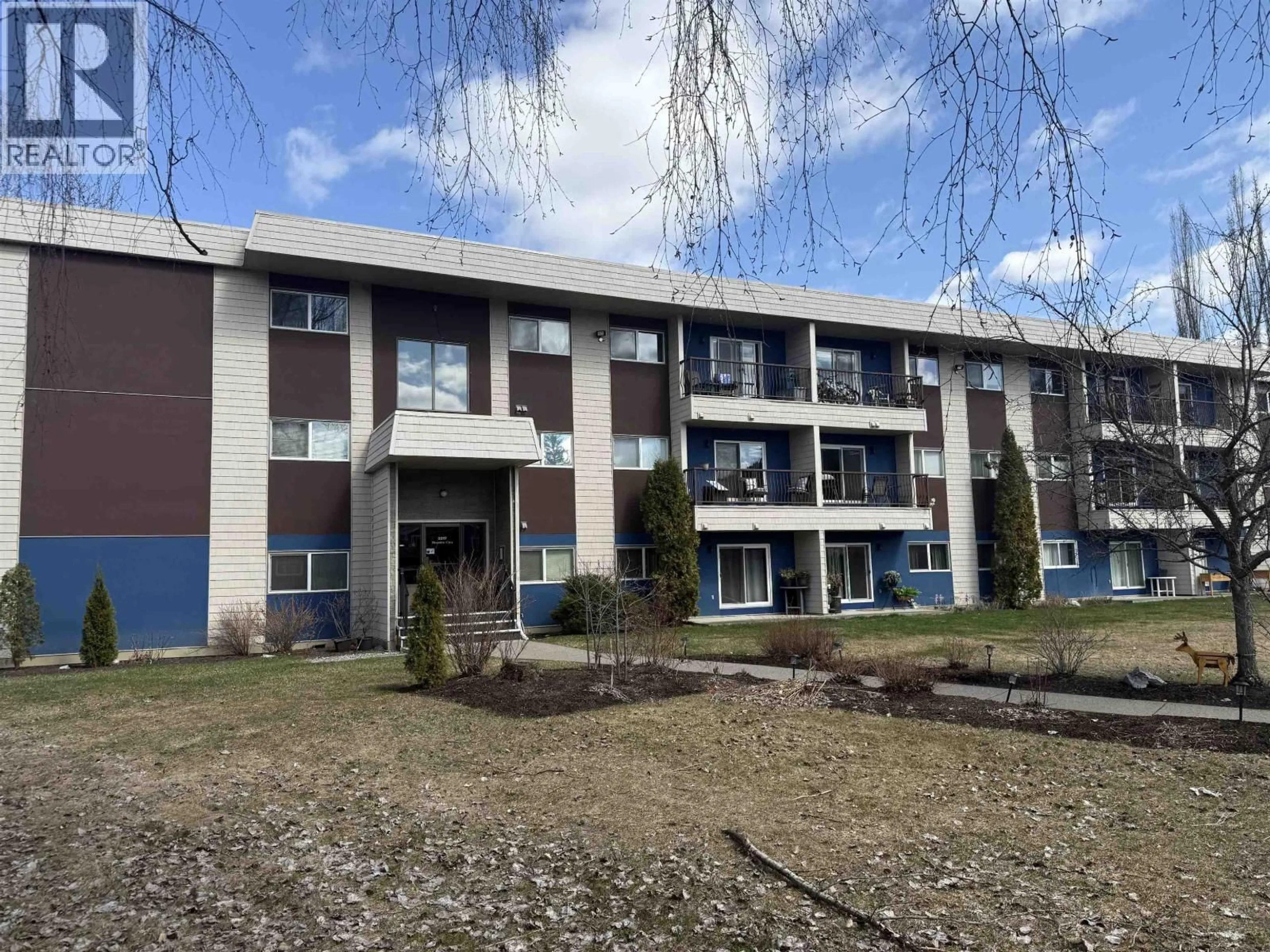A pic from outside/outdoor area/front of a property/back of a property/a pic from drone, building for 302 - 2217 REGENTS CRESCENT, Prince George British Columbia V2L1E9