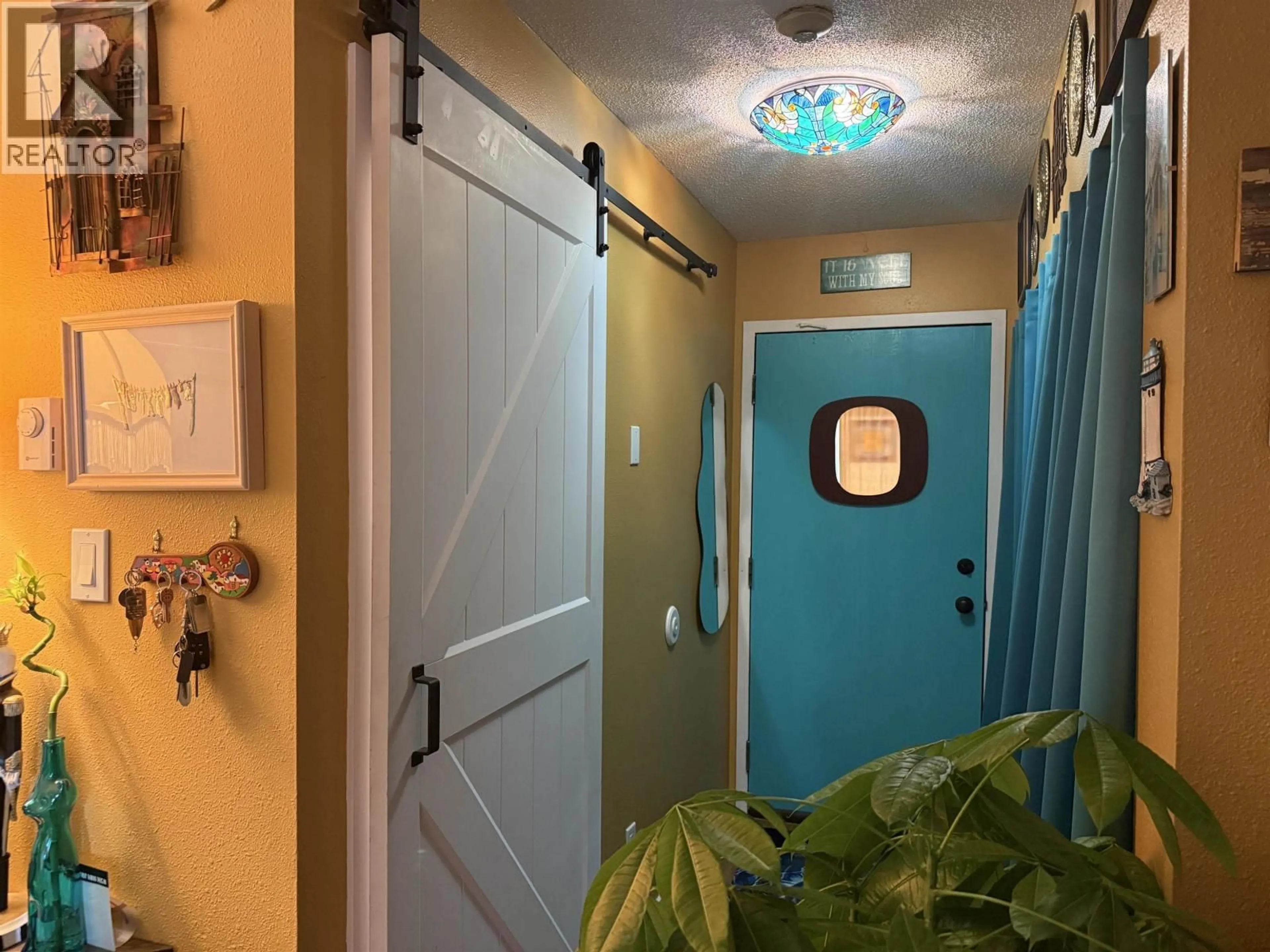 Indoor entryway for 302 - 2217 REGENTS CRESCENT, Prince George British Columbia V2L1E9