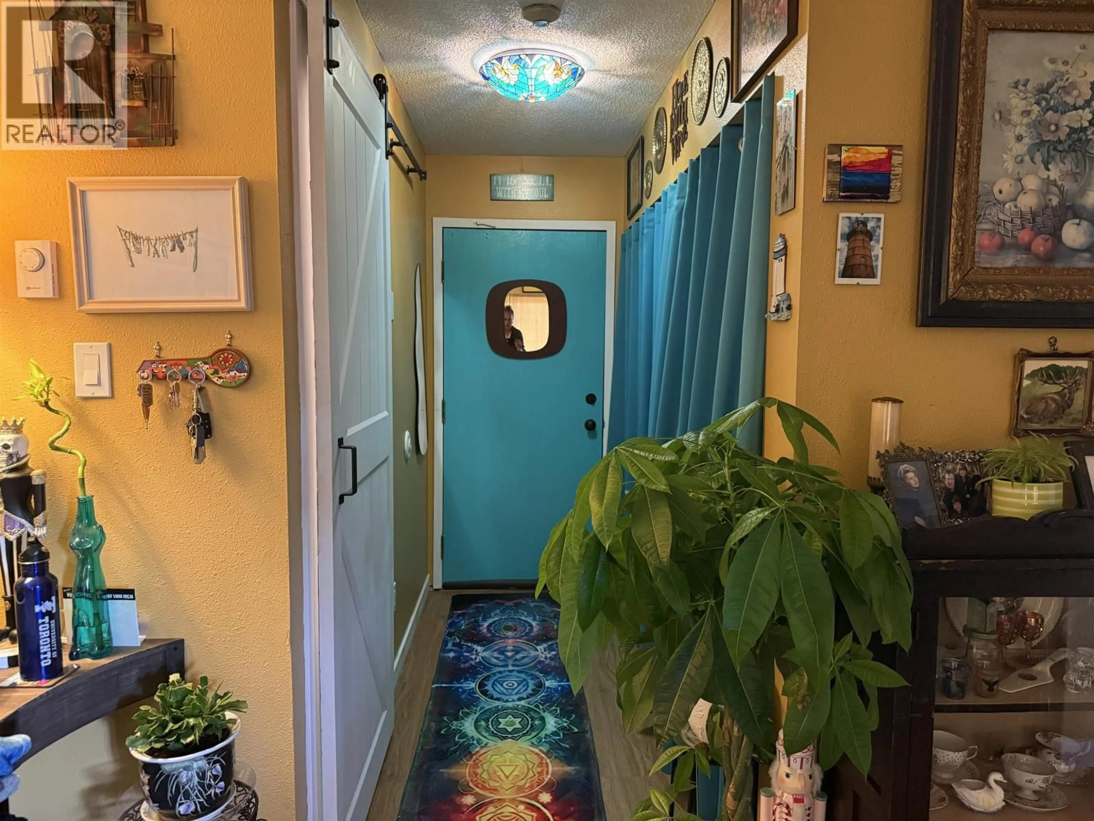 Indoor entryway for 302 - 2217 REGENTS CRESCENT, Prince George British Columbia V2L1E9