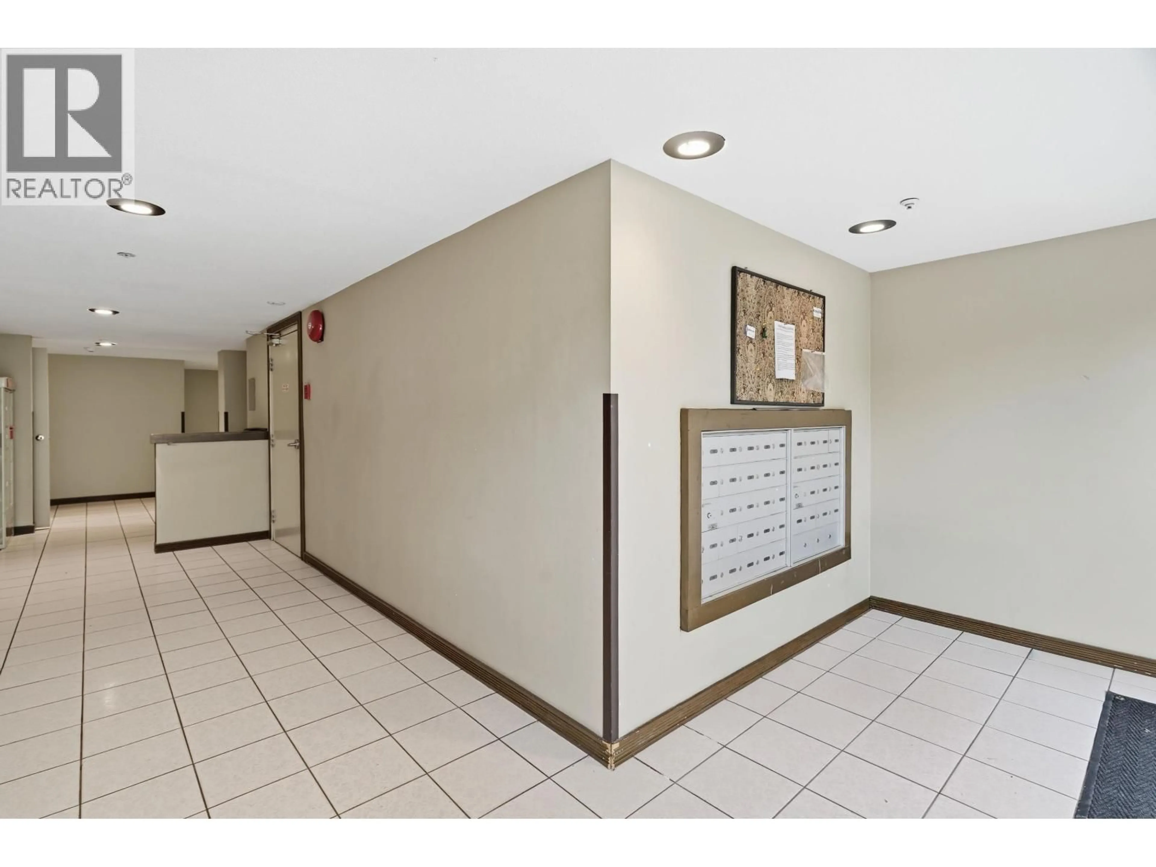 Indoor foyer for 410 - 11671 FRASER STREET, Maple Ridge British Columbia V2X6C4