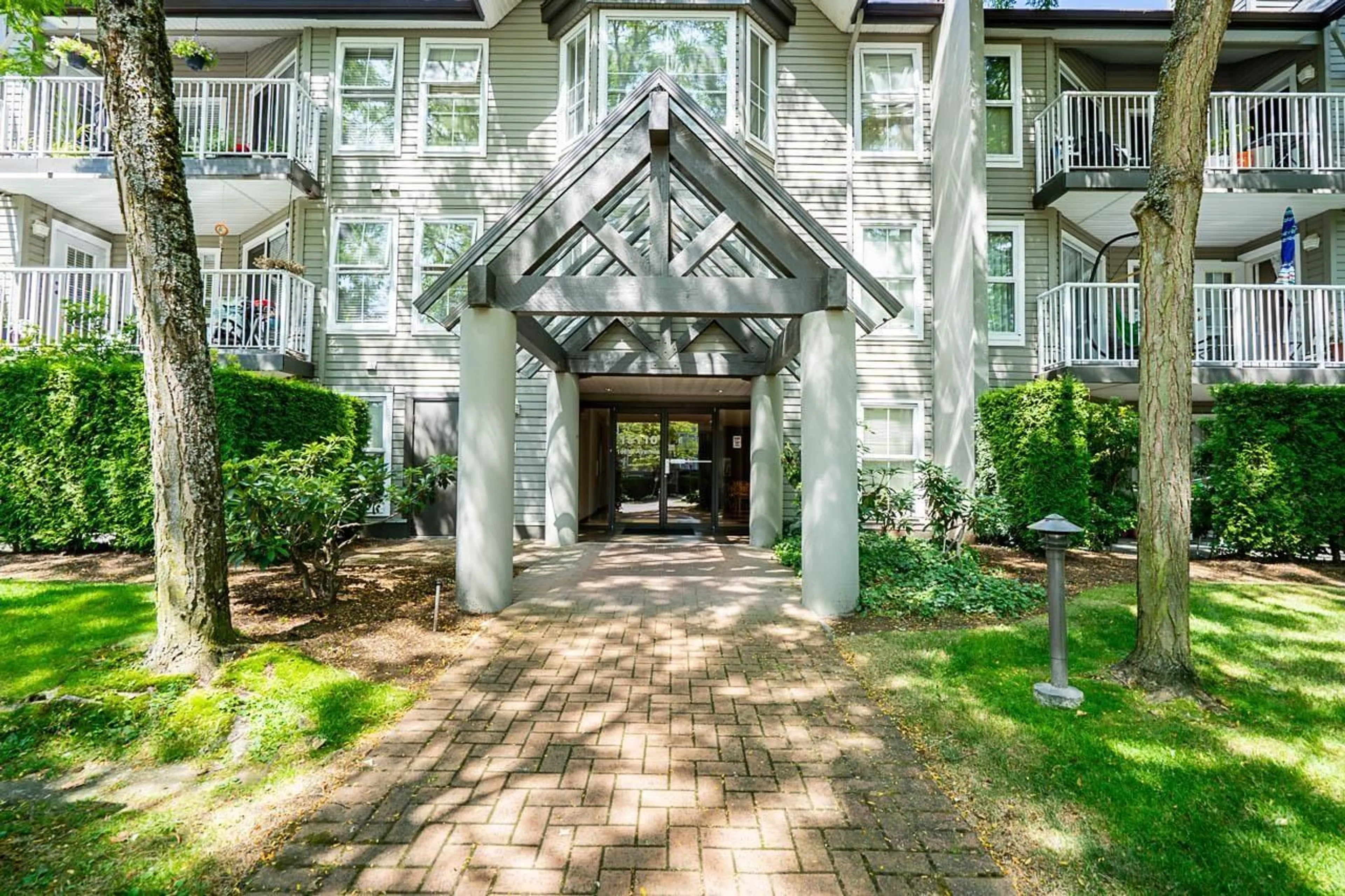 Indoor foyer for 314 - 15110 108 AVENUE, Surrey British Columbia V3R0T6