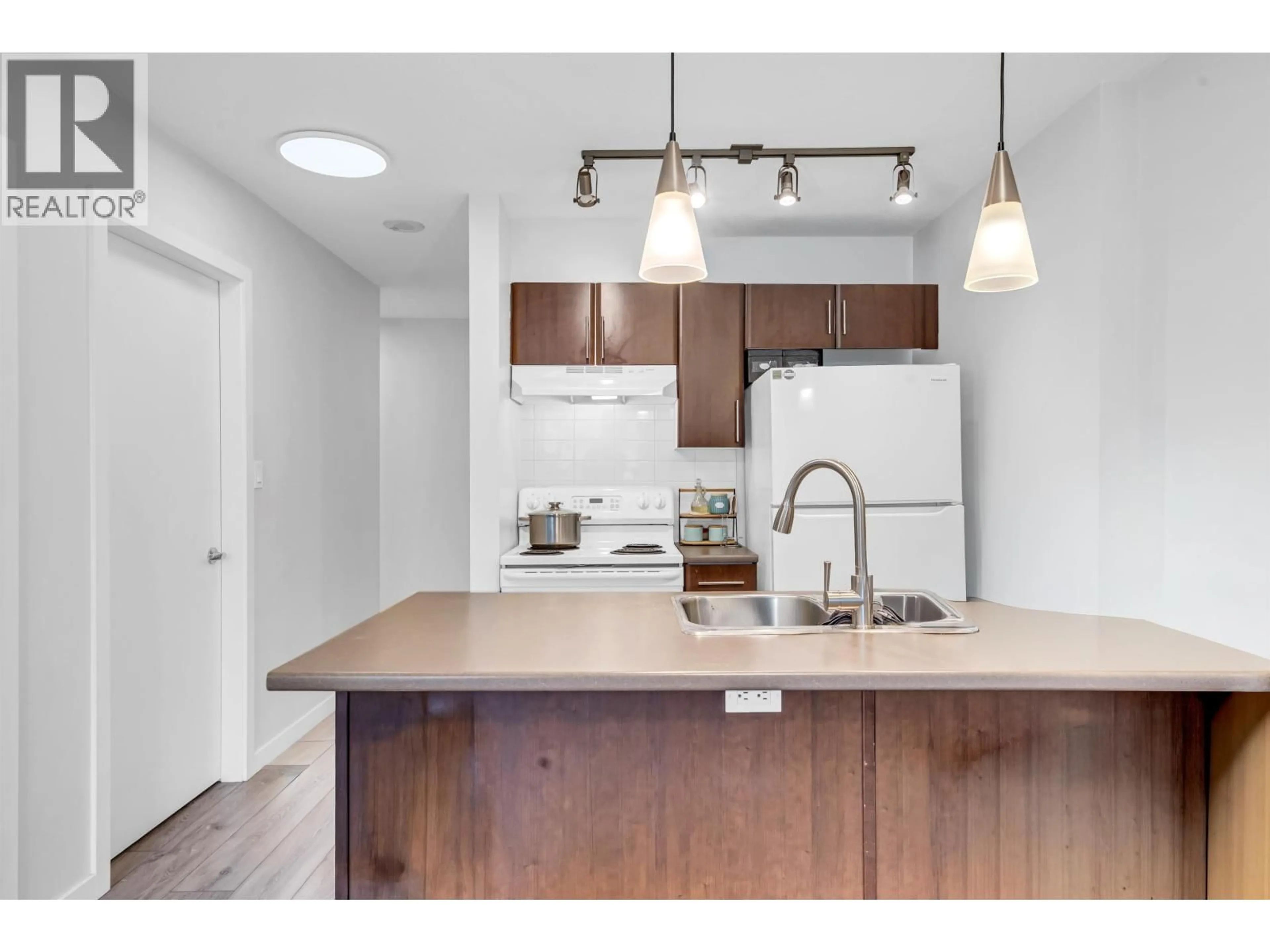 Standard kitchen, unknown for 610 - 1178 HEFFLEY CRESCENT, Coquitlam British Columbia V3B0A7