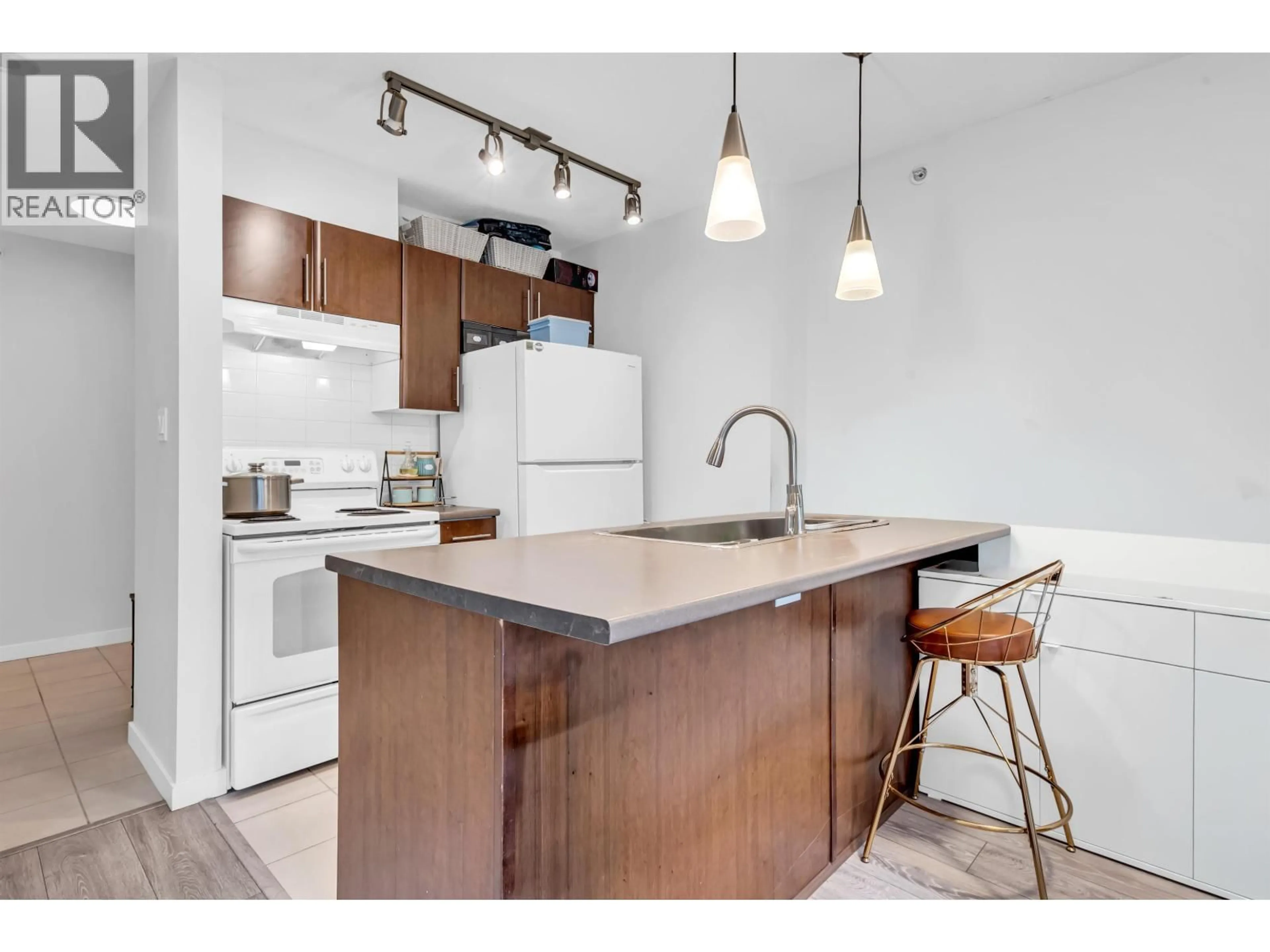 Standard kitchen, unknown for 610 - 1178 HEFFLEY CRESCENT, Coquitlam British Columbia V3B0A7