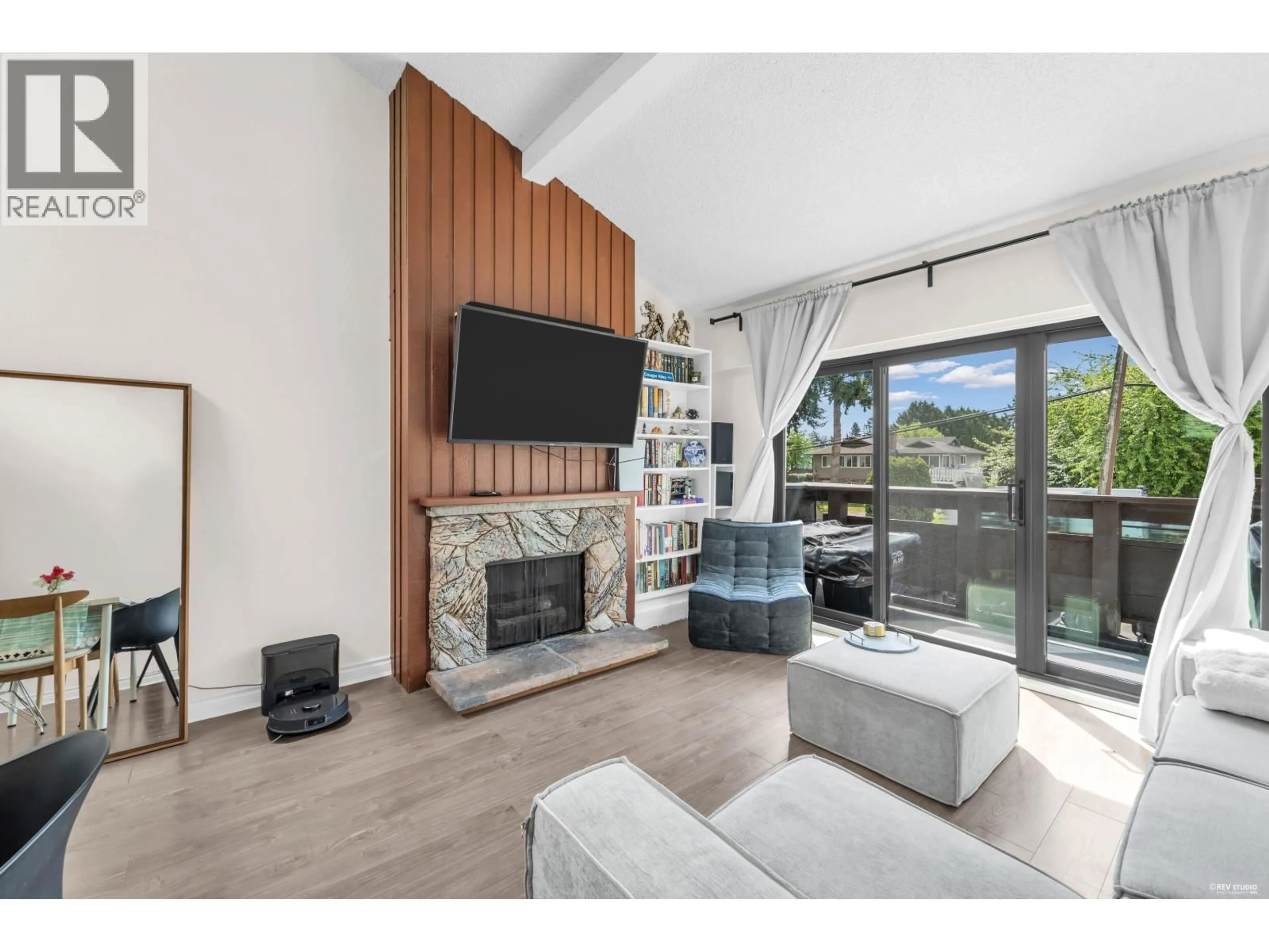 Living room with furniture, wood/laminate floor for 214 - 11791 KING ROAD, Richmond British Columbia V7A3B5