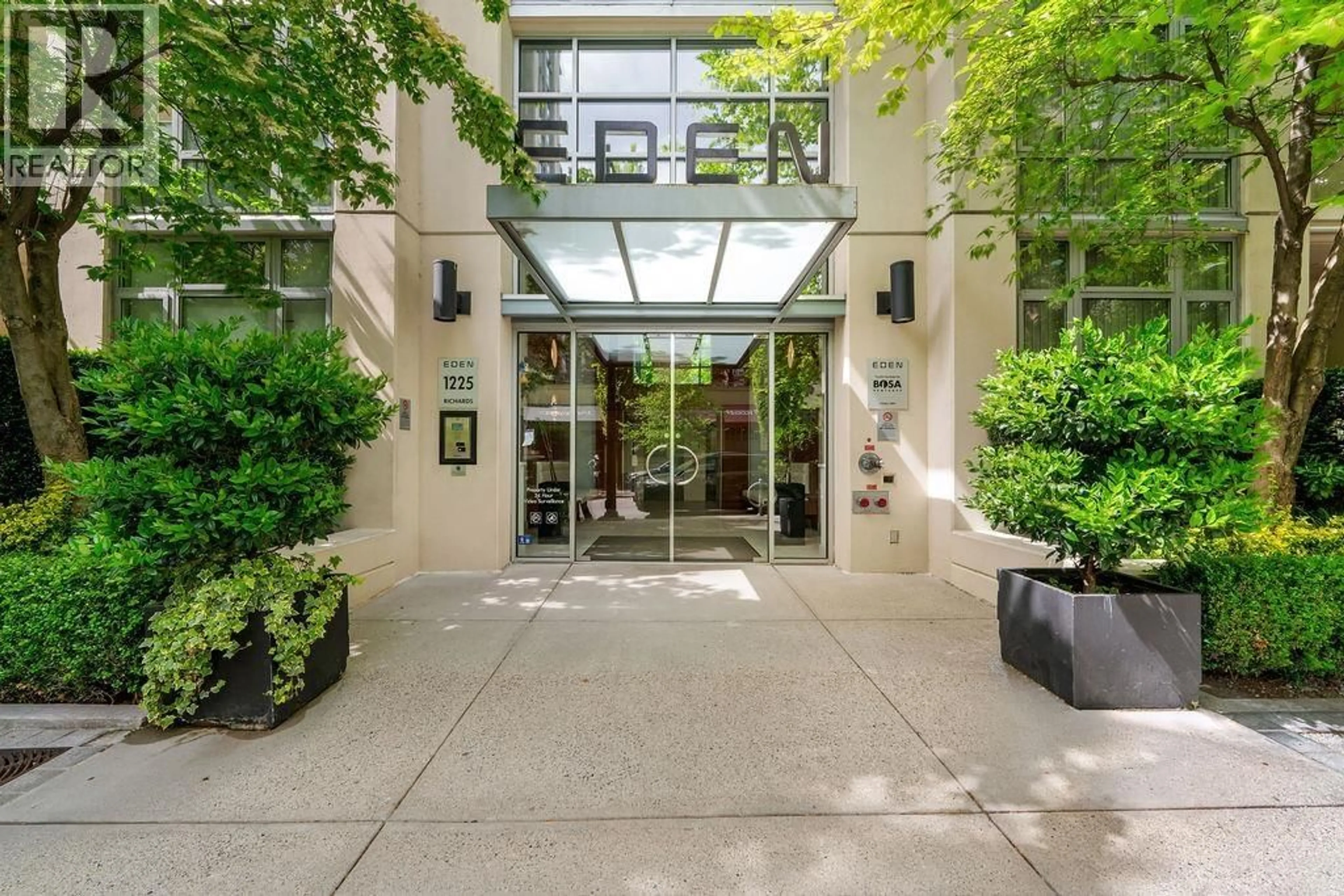 Indoor foyer for 509 - 1225 RICHARDS STREET, Vancouver British Columbia V6B1E6